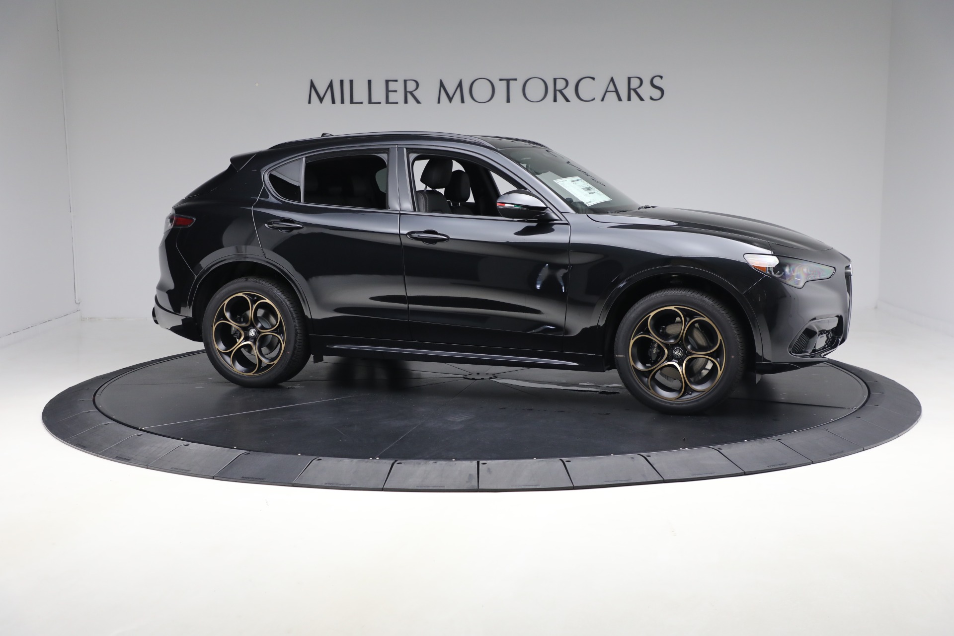2025 Alfa Romeo Stelvio Sprint Base photo 13