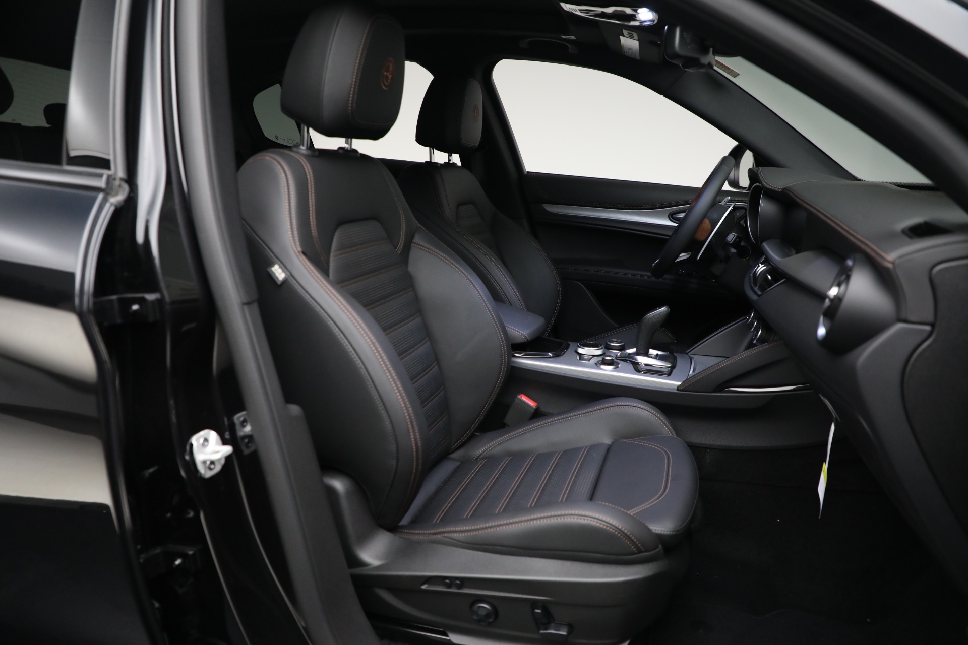 2025 Alfa Romeo Stelvio Sprint Base photo 18