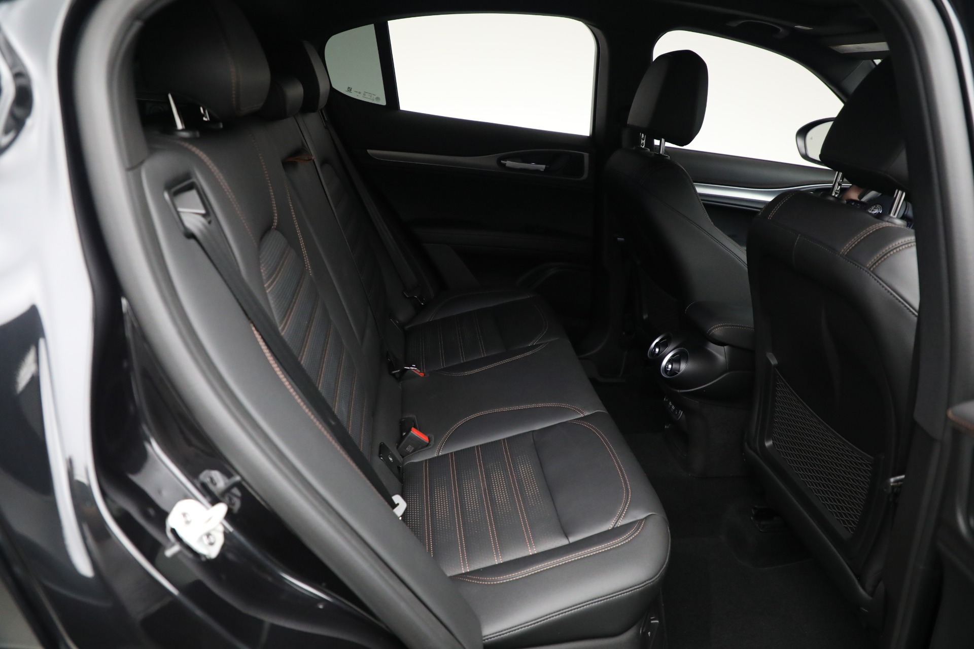 2025 Alfa Romeo Stelvio Sprint Base photo 23