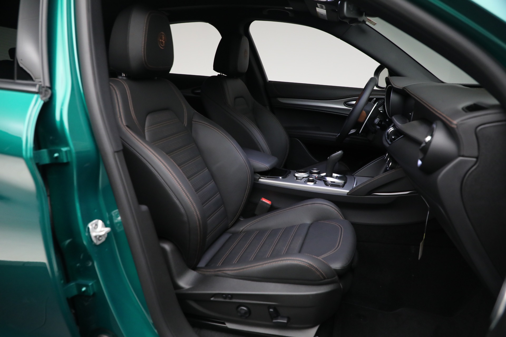 2025 Alfa Romeo Stelvio Sprint Base photo 14
