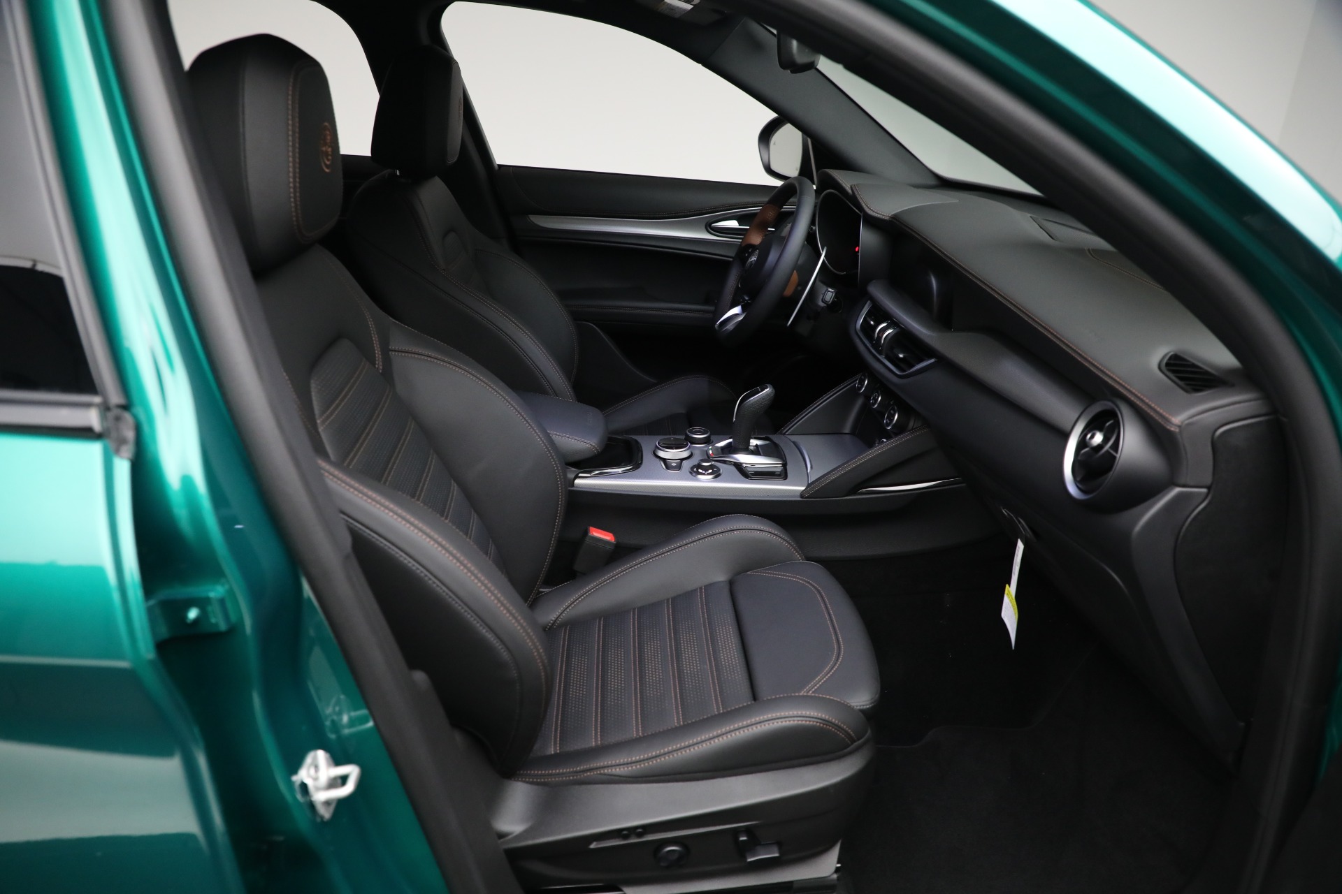 2025 Alfa Romeo Stelvio Sprint Base photo 15