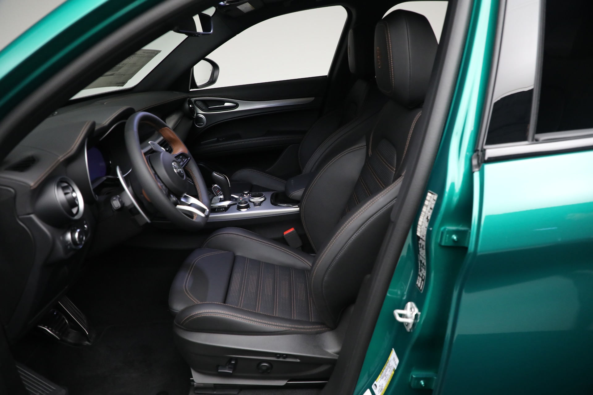 2025 Alfa Romeo Stelvio Sprint Base photo 16