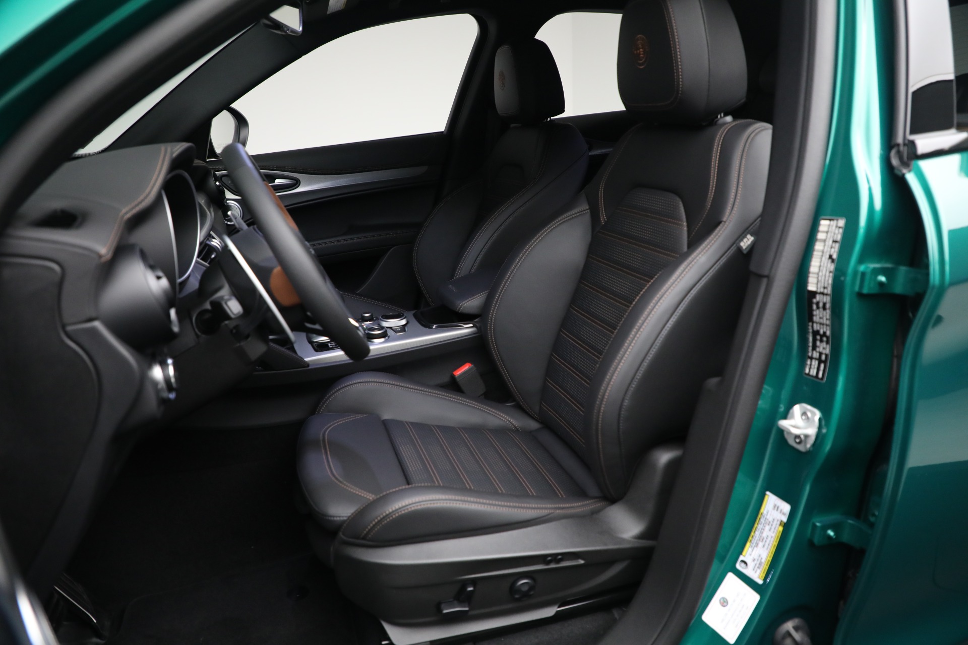 2025 Alfa Romeo Stelvio Sprint Base photo 17