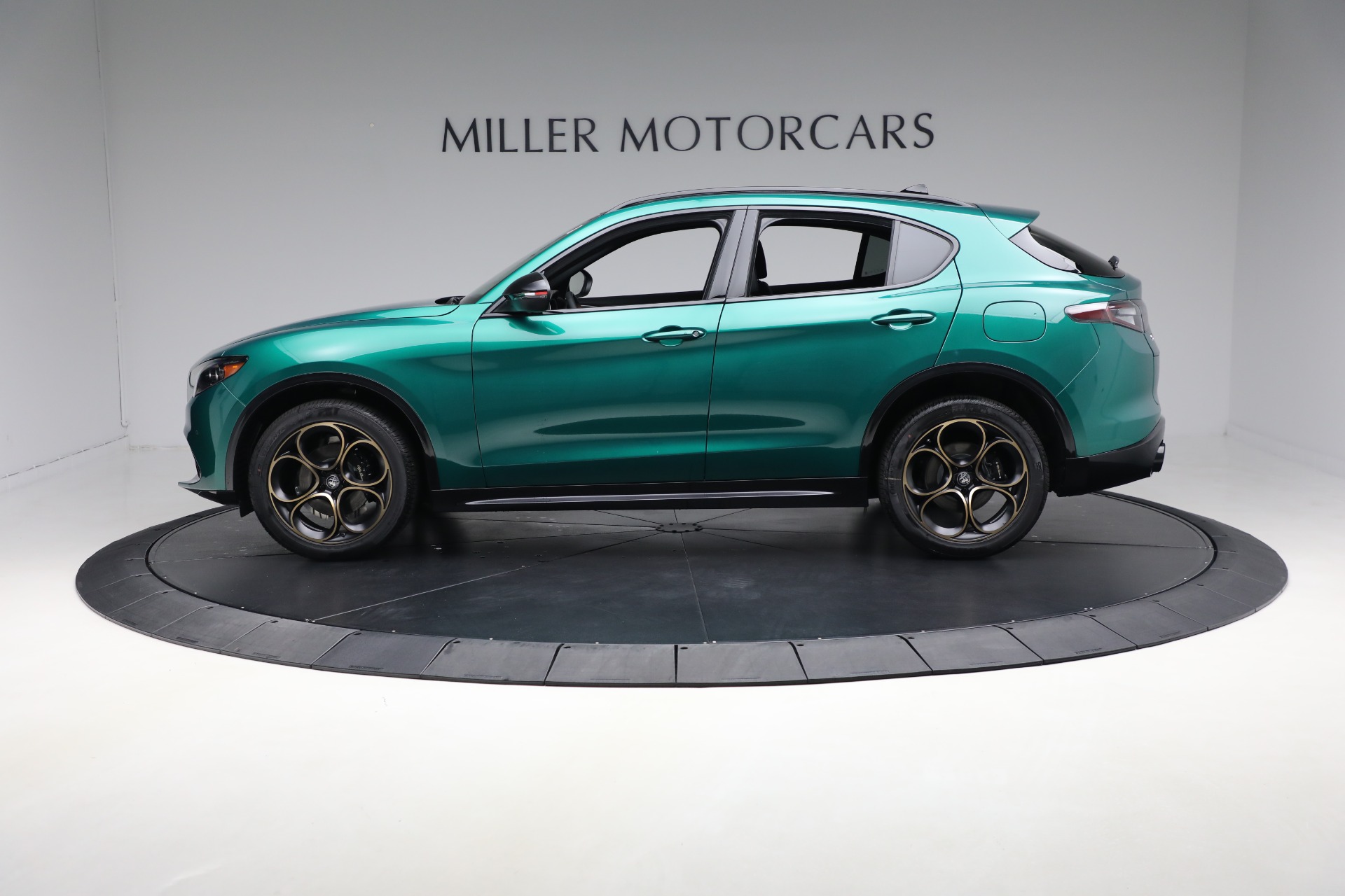 2025 Alfa Romeo Stelvio Sprint Base photo 3
