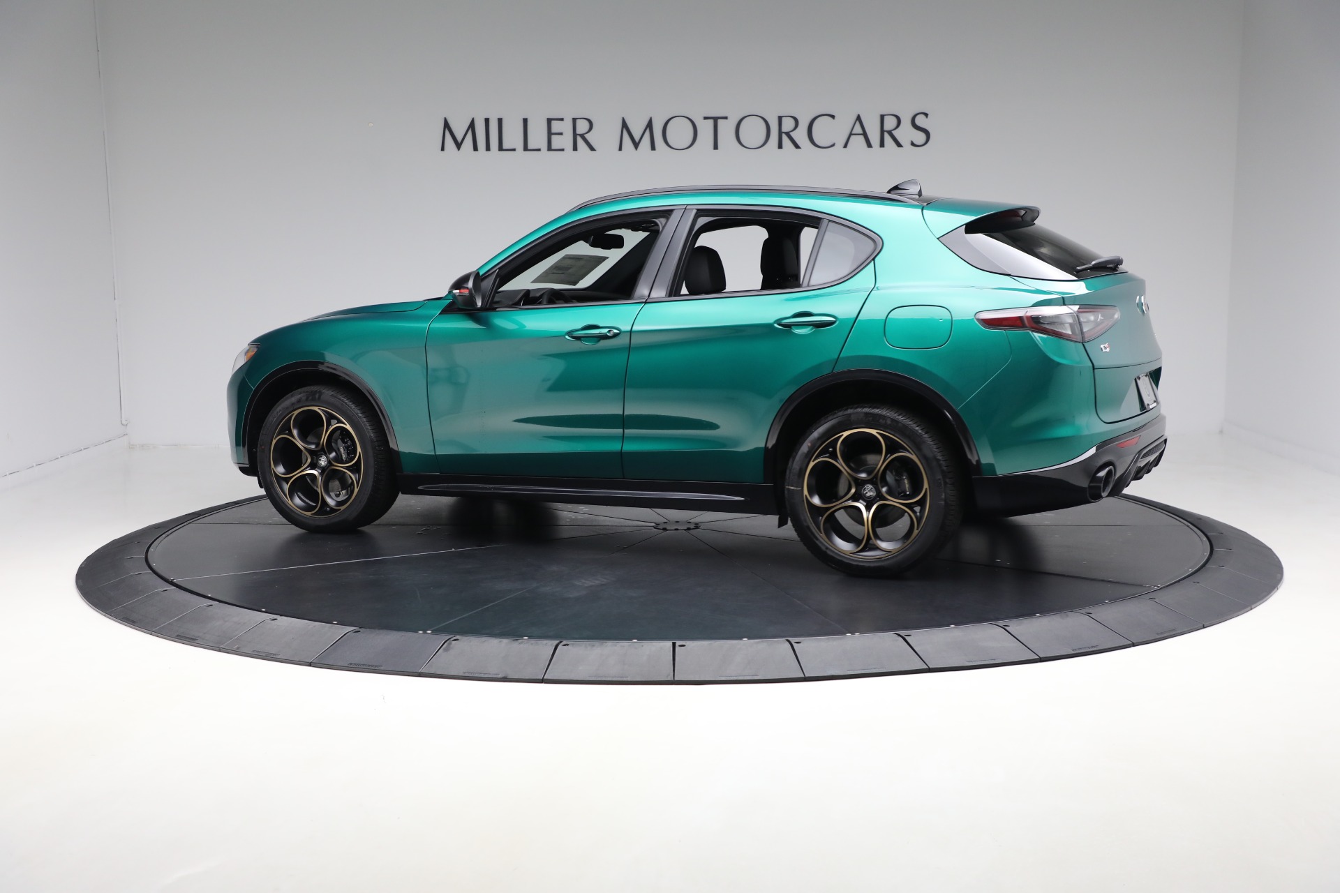 2025 Alfa Romeo Stelvio Sprint Base photo 4