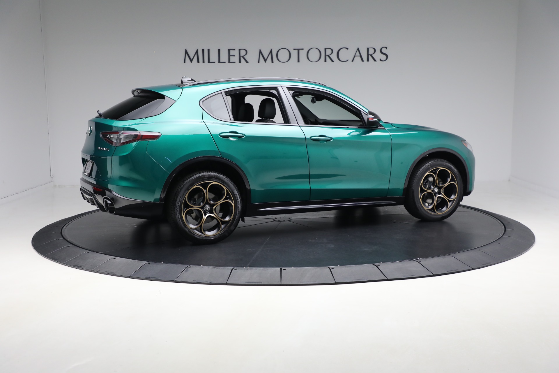 2025 Alfa Romeo Stelvio Sprint Base photo 8