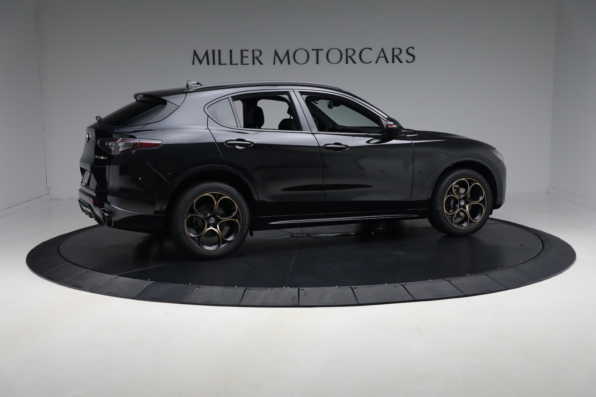 2025 Alfa Romeo Stelvio Sprint Base photo 11