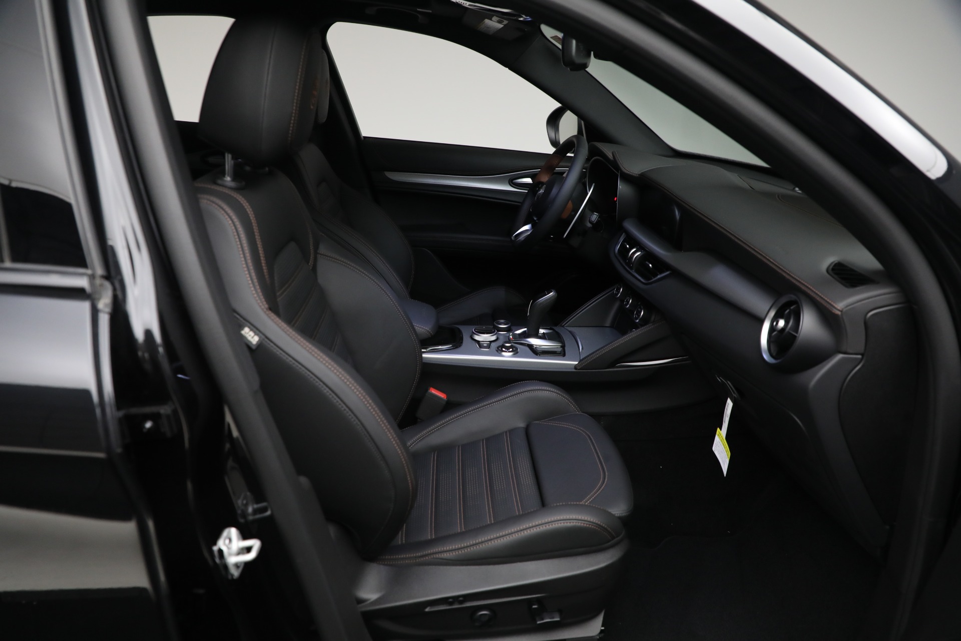 2025 Alfa Romeo Stelvio Sprint Base photo 17
