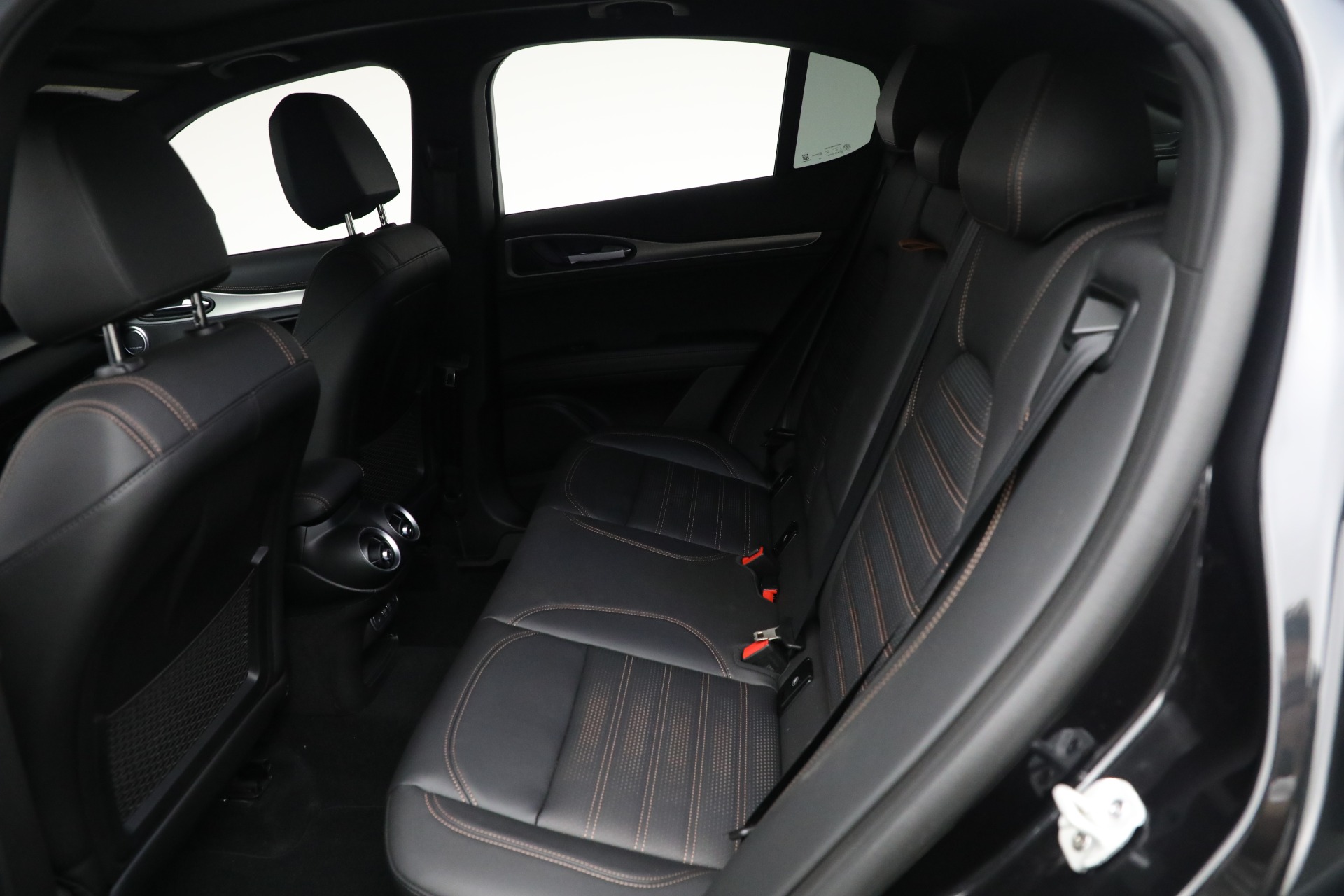 2025 Alfa Romeo Stelvio Sprint Base photo 21