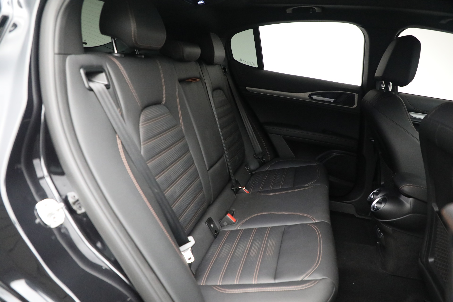 2025 Alfa Romeo Stelvio Sprint Base photo 24