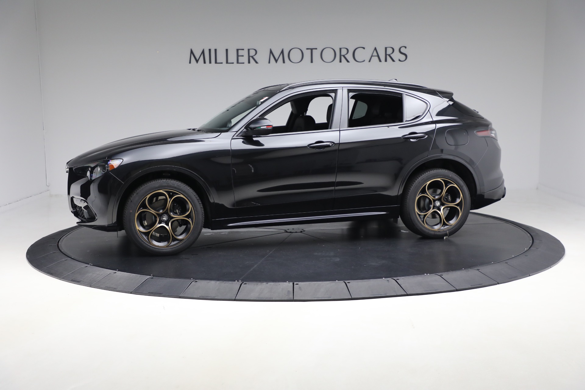 2025 Alfa Romeo Stelvio Sprint Base photo 3