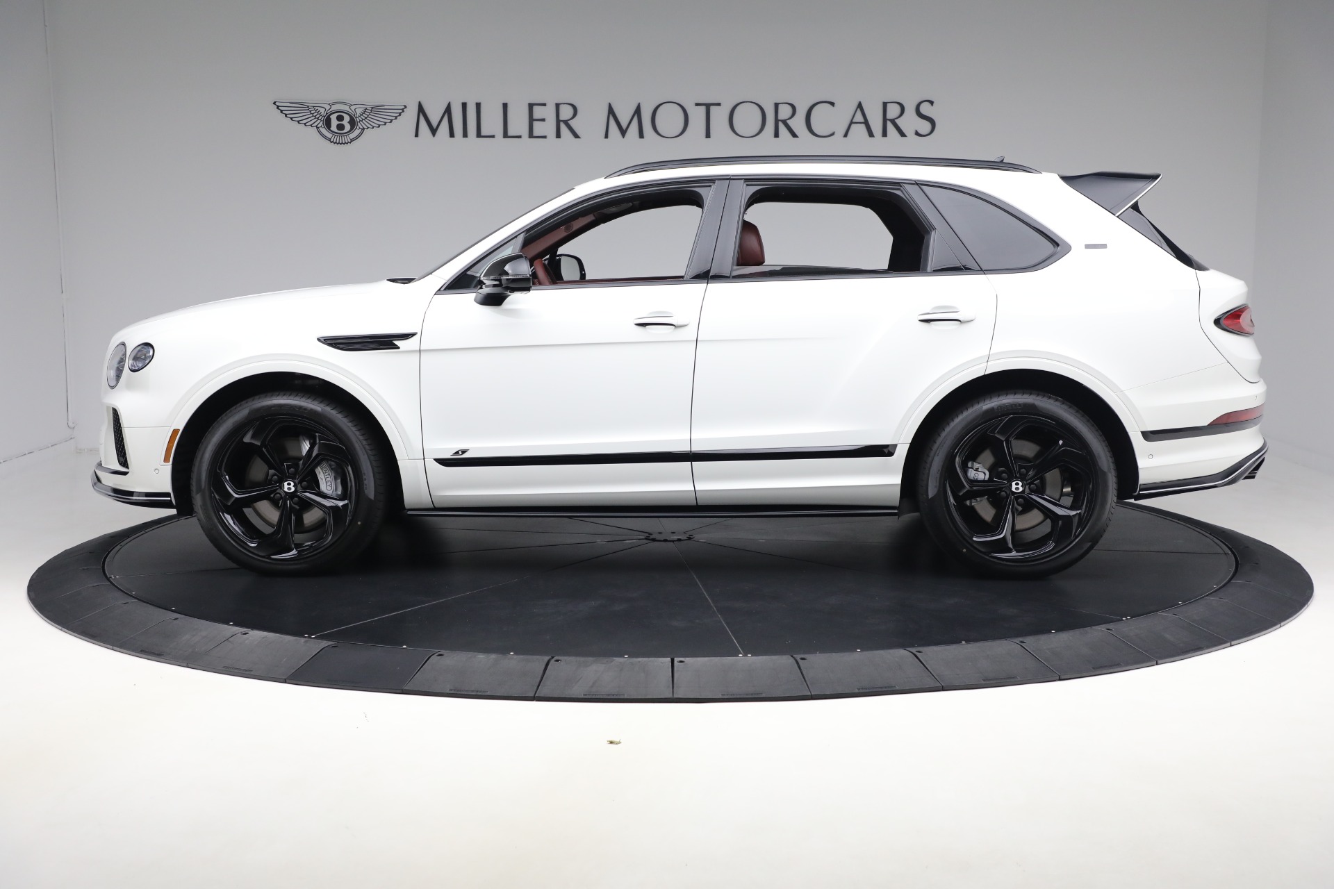 2025 Bentley Bentayga S photo 3
