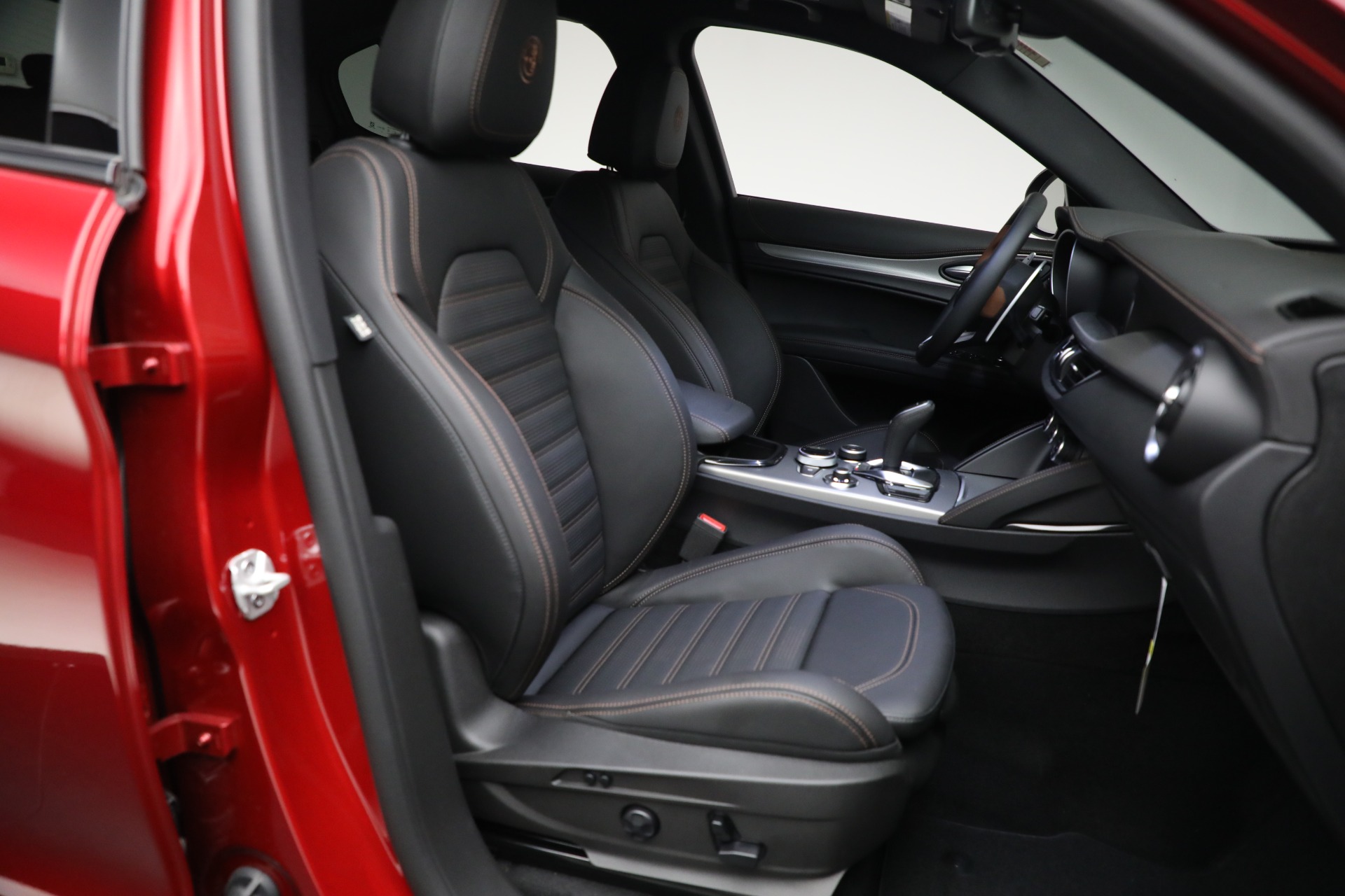 2025 Alfa Romeo Stelvio Sprint Base photo 15