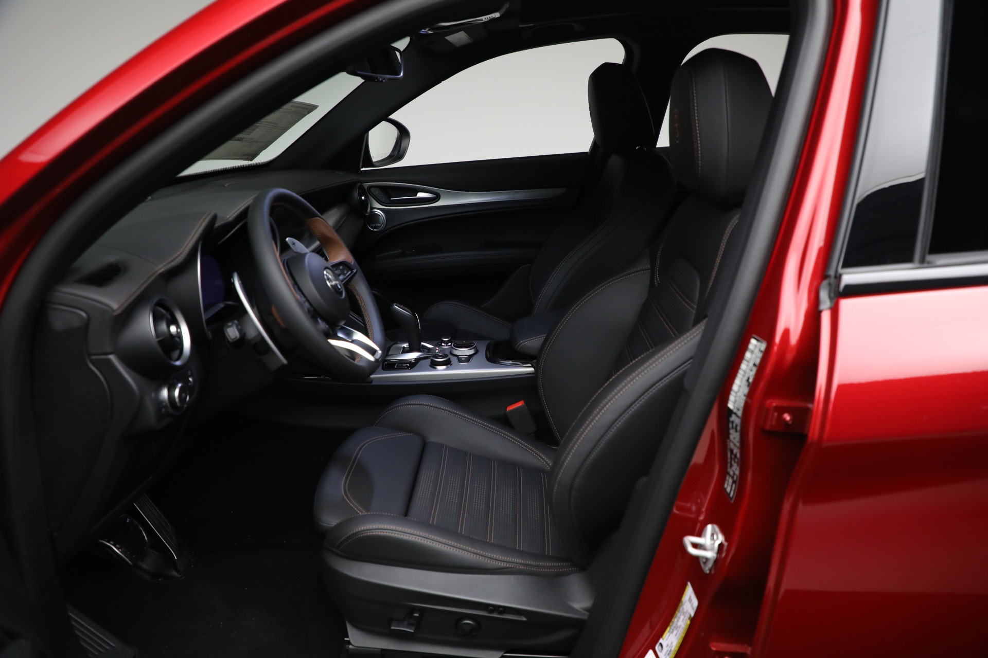 2025 Alfa Romeo Stelvio Sprint Base photo 16