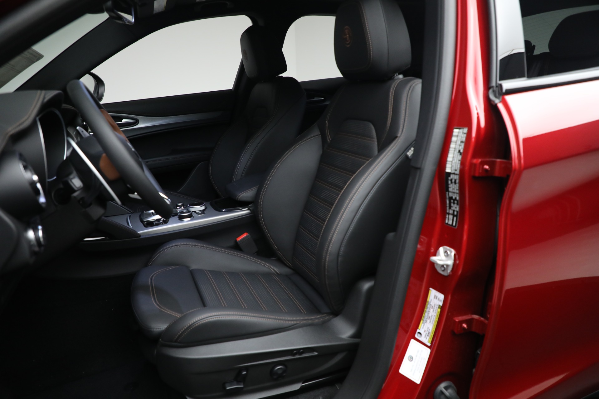 2025 Alfa Romeo Stelvio Sprint Base photo 17