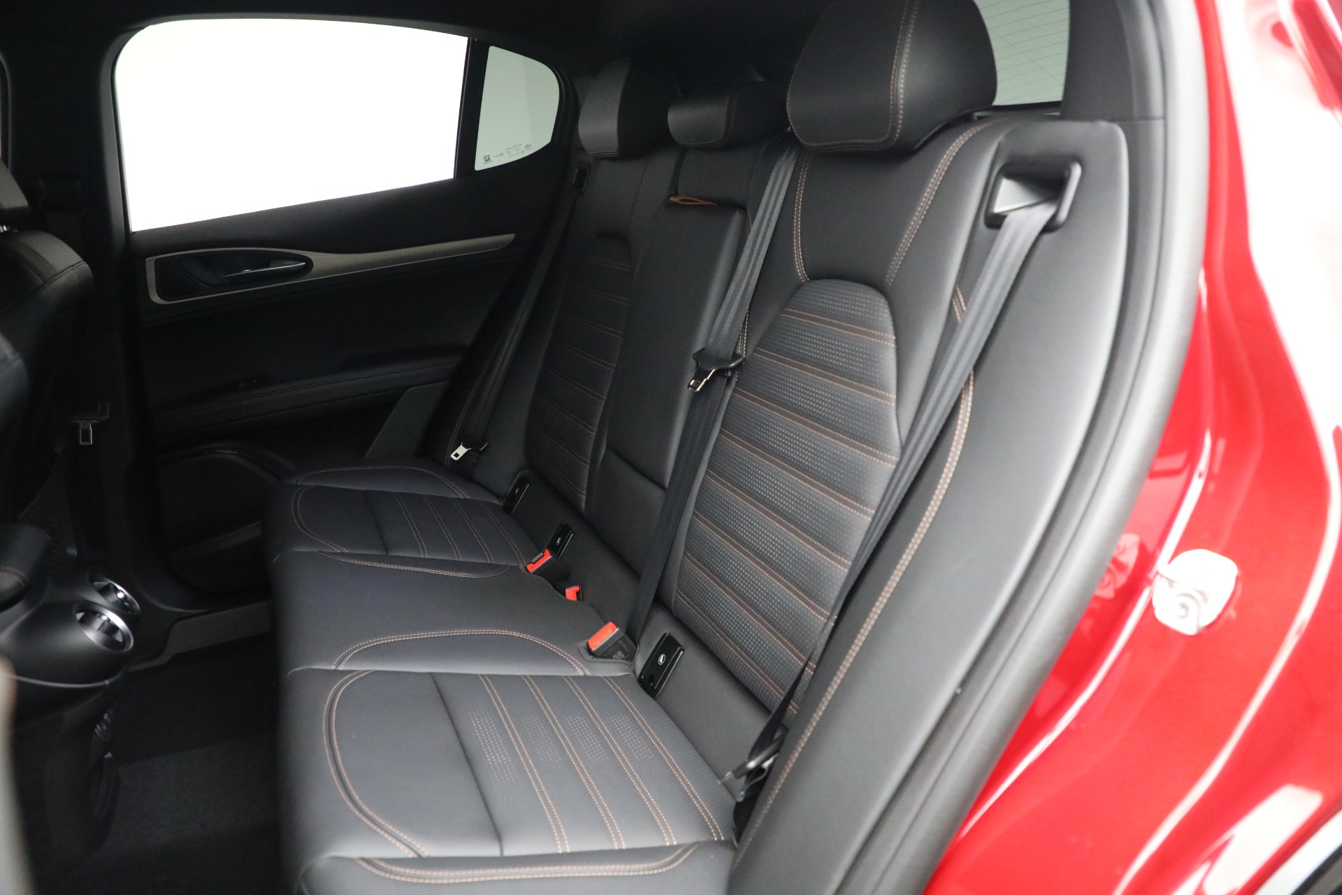 2025 Alfa Romeo Stelvio Sprint Base photo 21