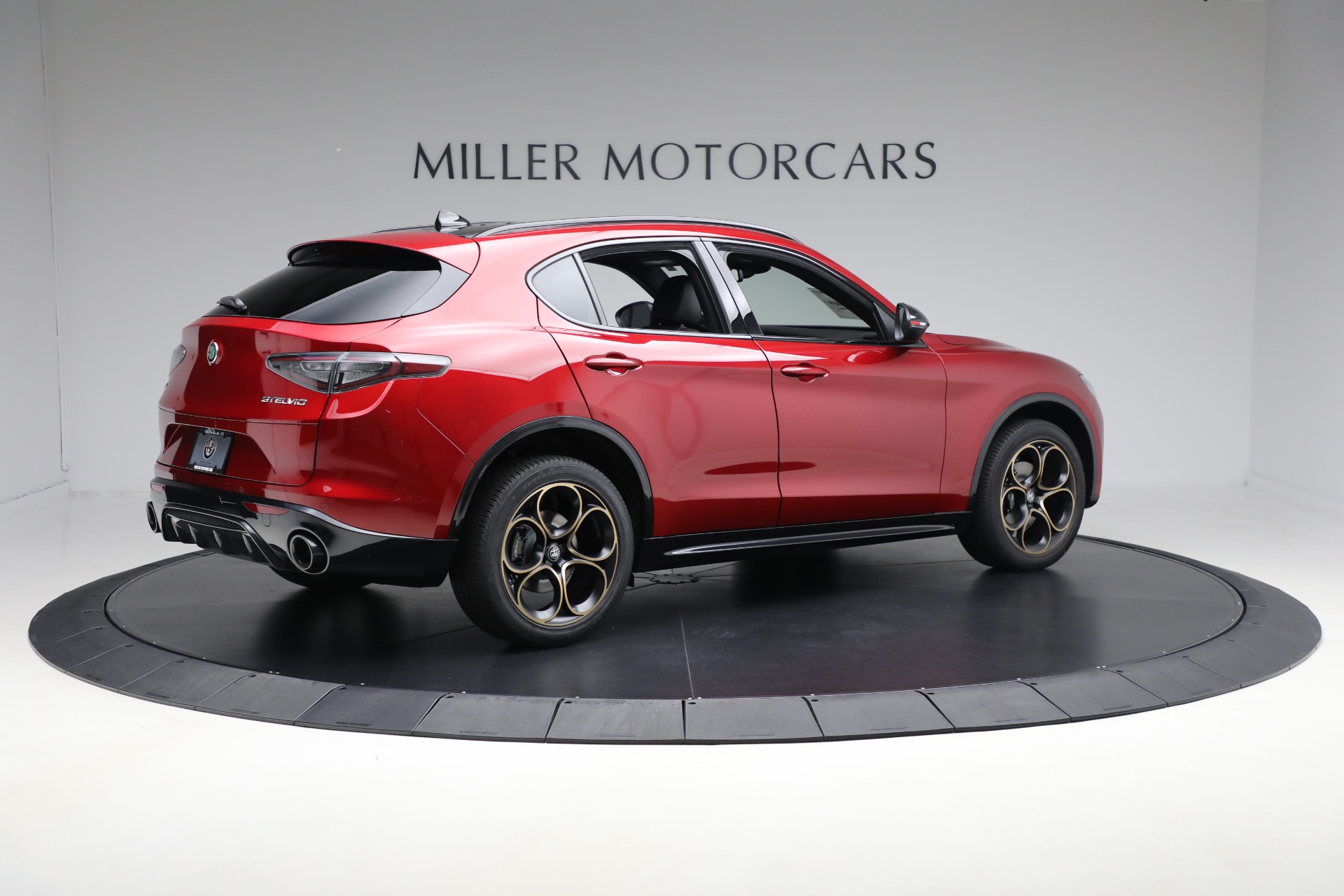 2025 Alfa Romeo Stelvio Sprint Base photo 8