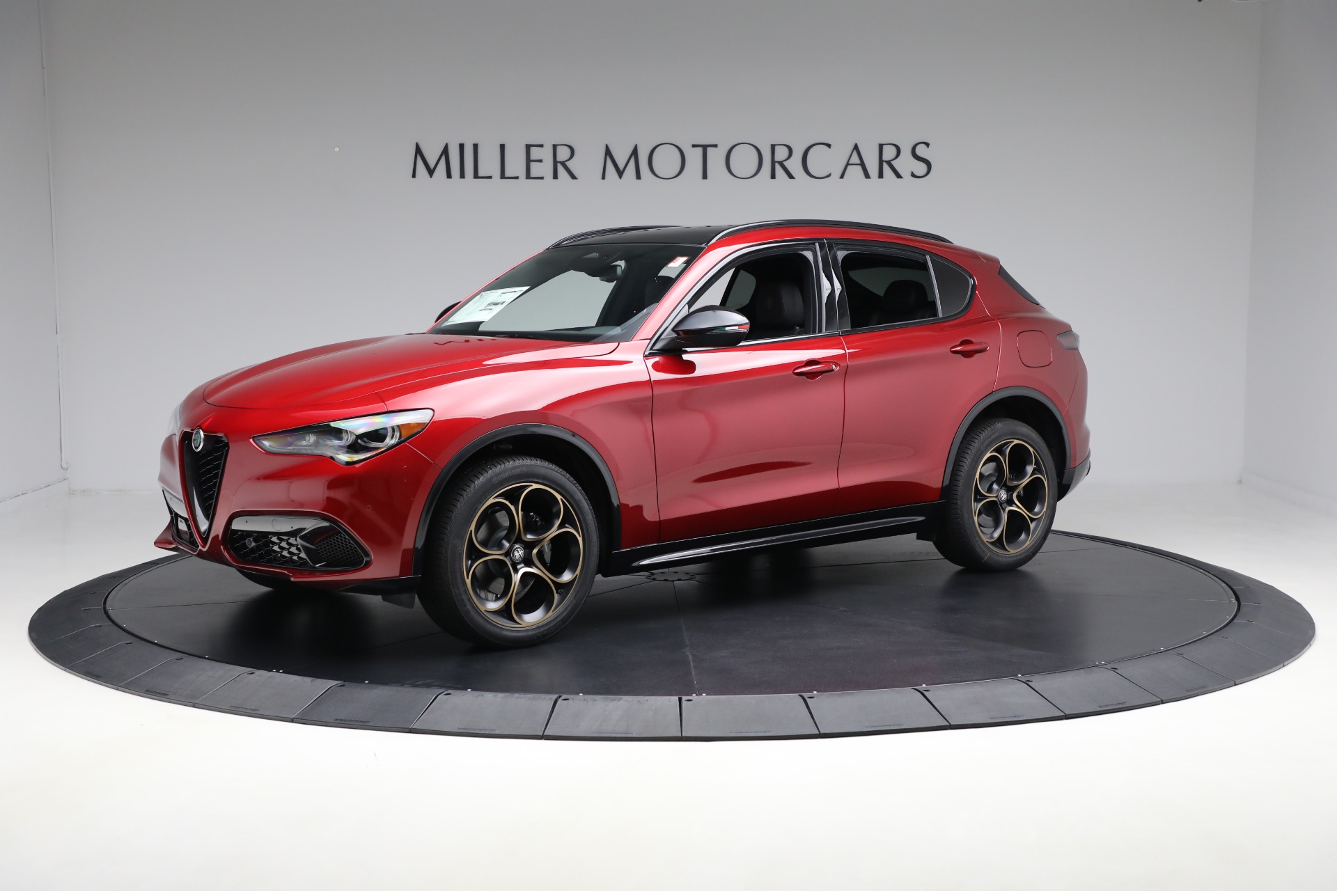 2025 Alfa Romeo Stelvio Sprint Base photo 2