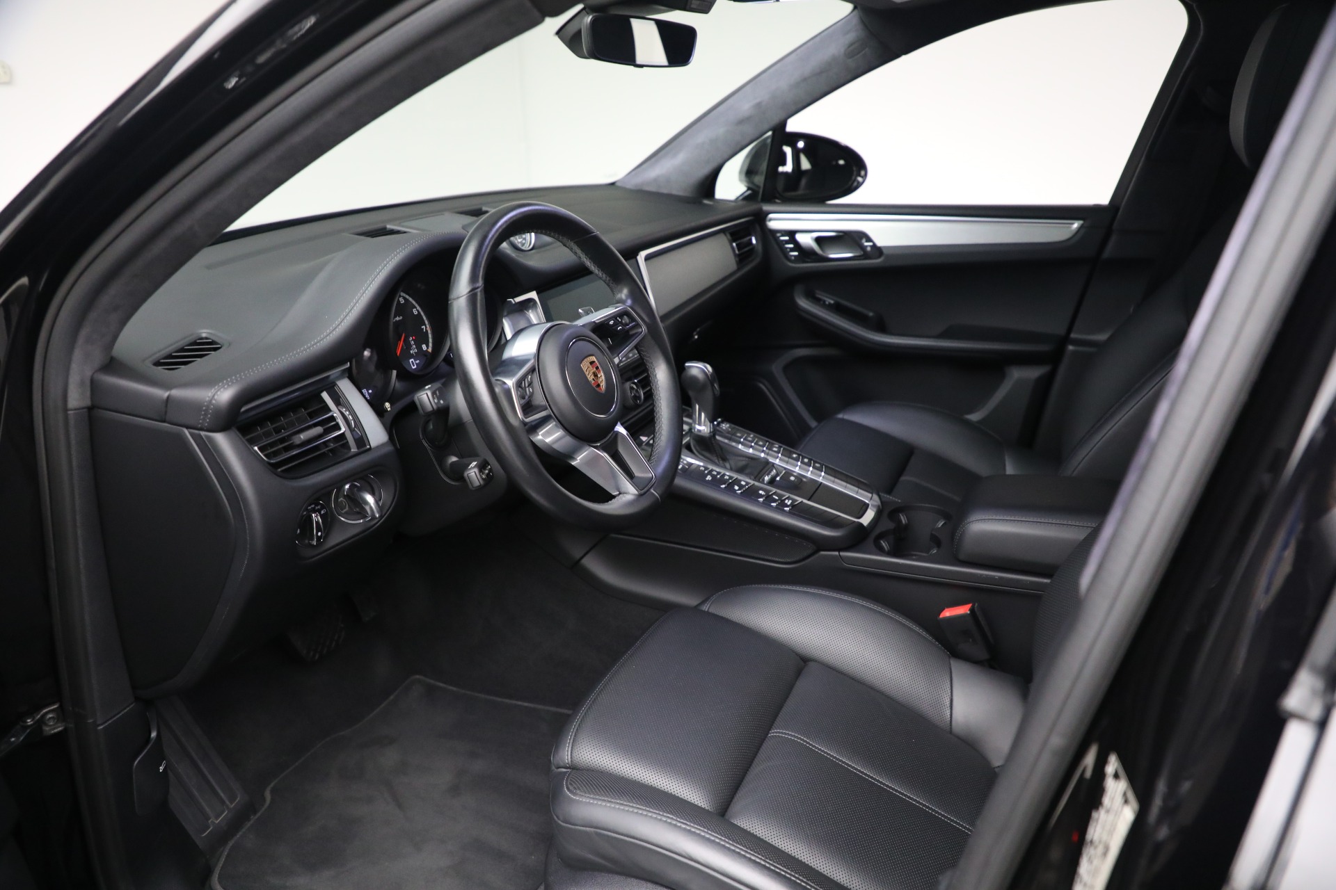 2020 Porsche Macan Turbo photo 13