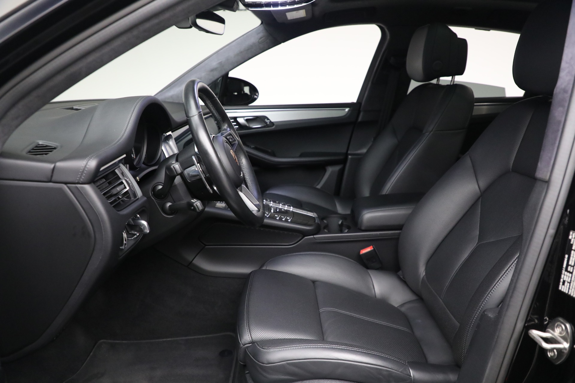 2020 Porsche Macan Turbo photo 14