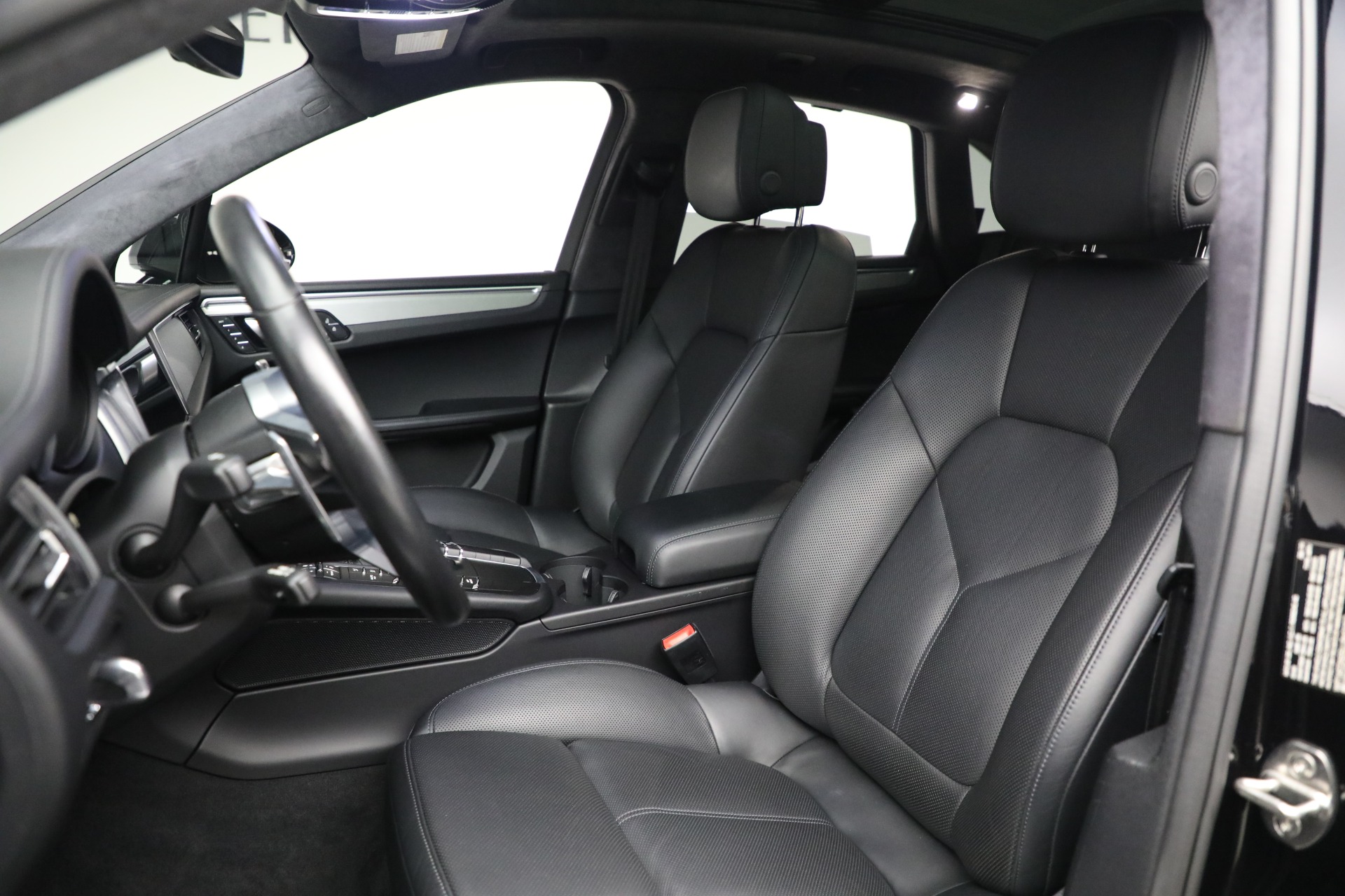 2020 Porsche Macan Turbo photo 15