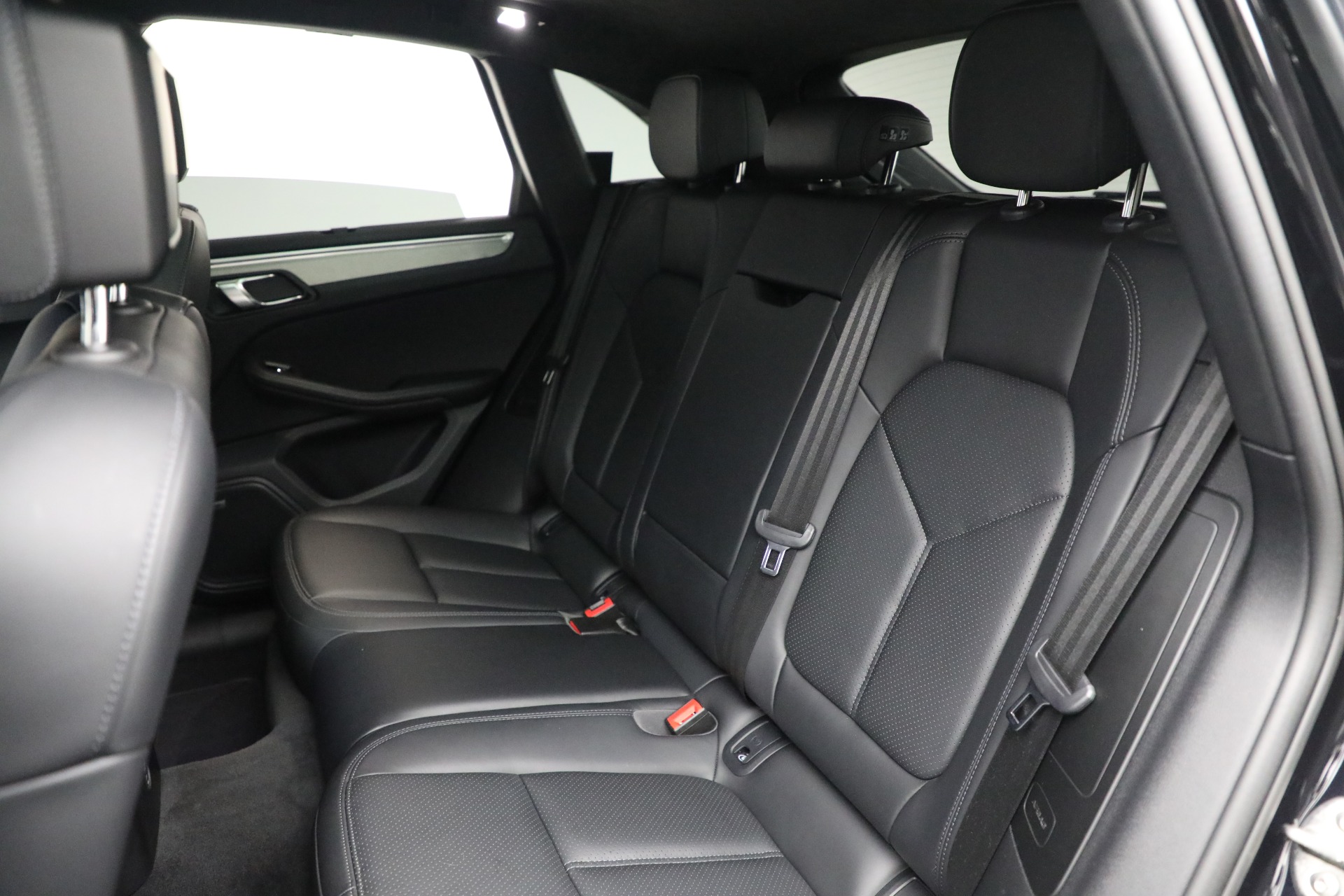 2020 Porsche Macan Turbo photo 19