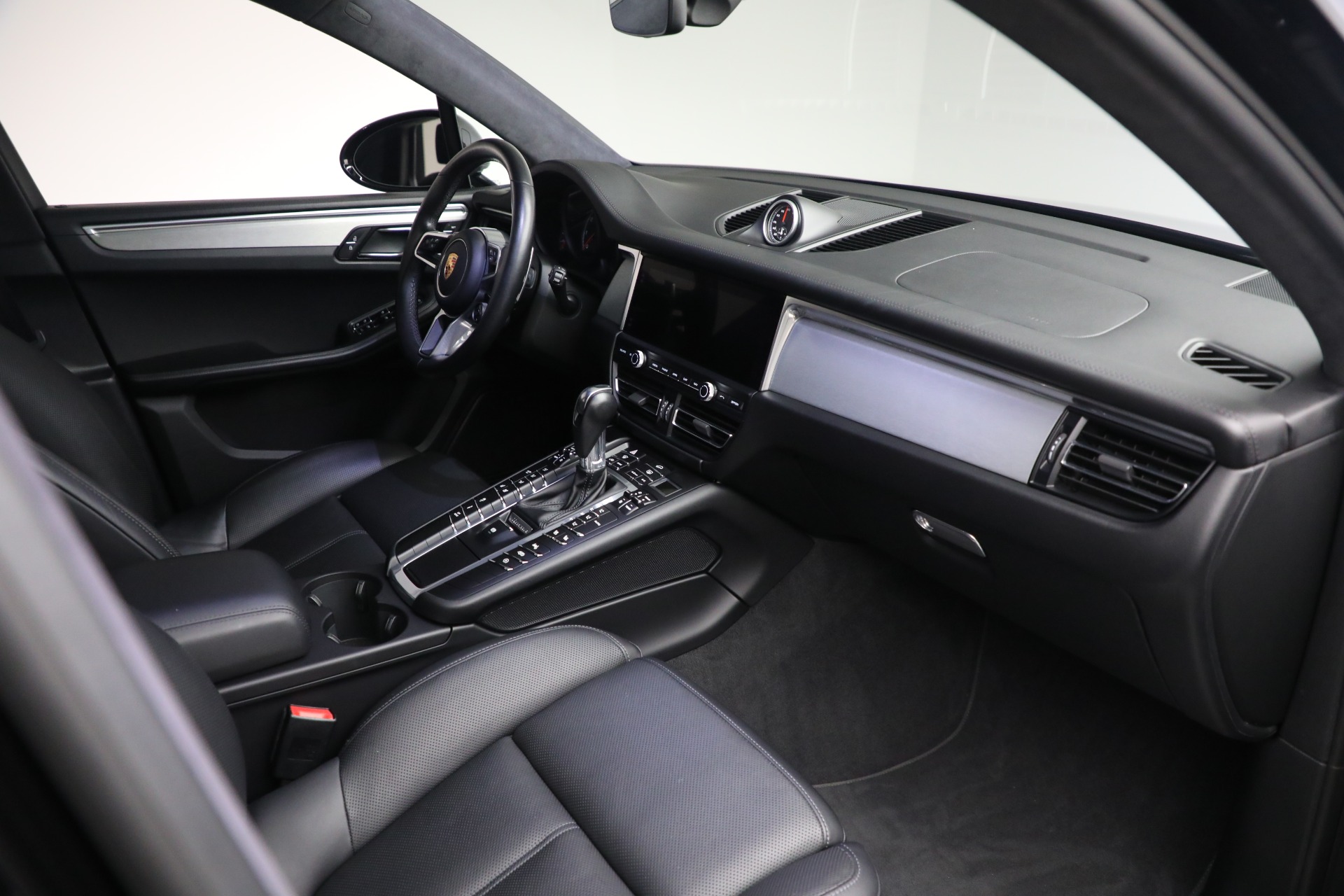2020 Porsche Macan Turbo photo 21