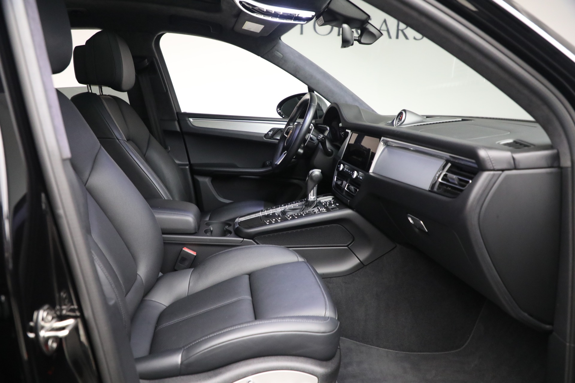 2020 Porsche Macan Turbo photo 22