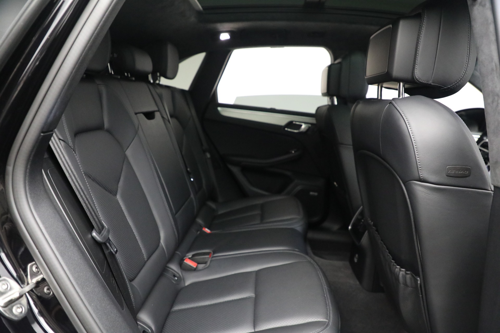 2020 Porsche Macan Turbo photo 26