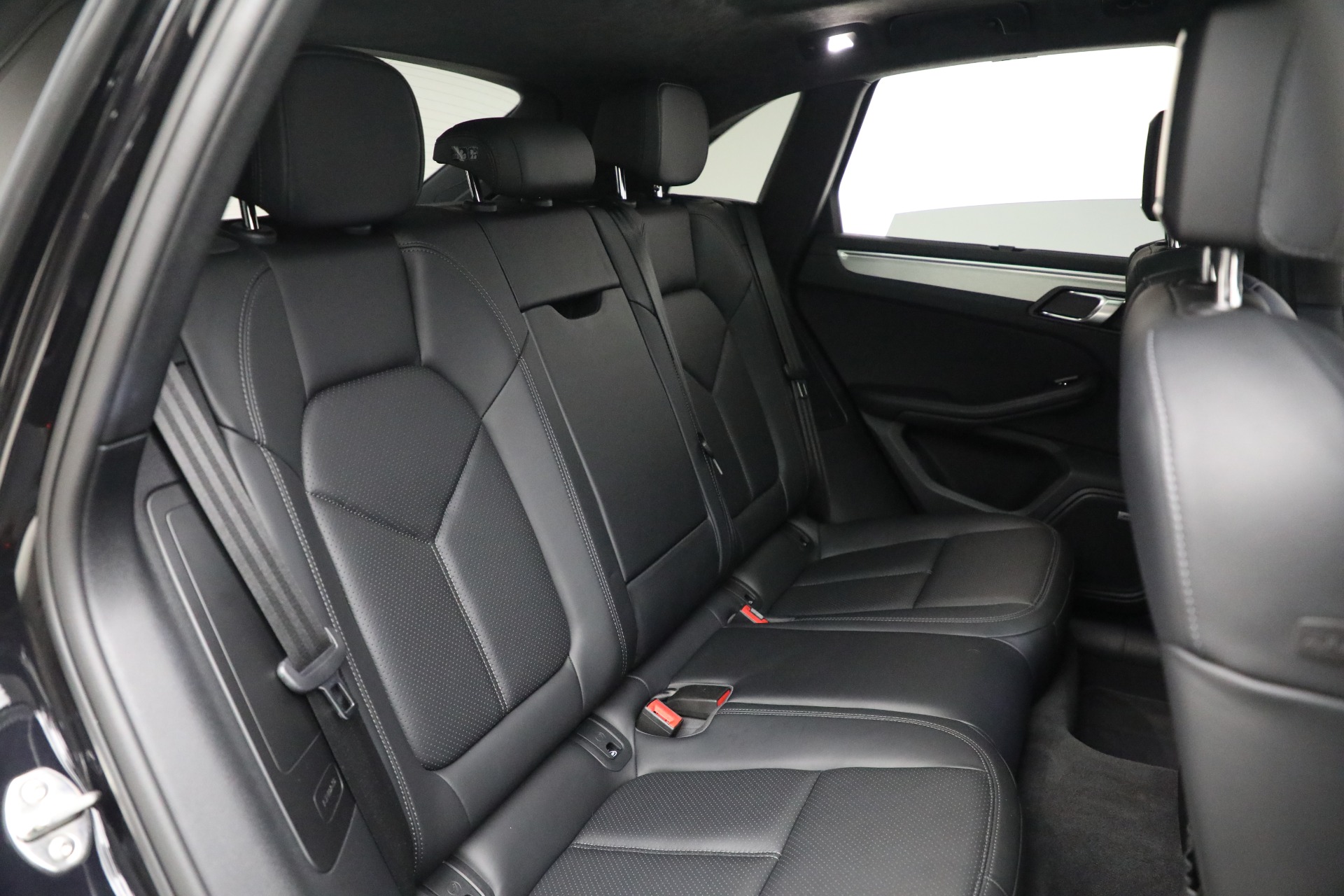 2020 Porsche Macan Turbo photo 27