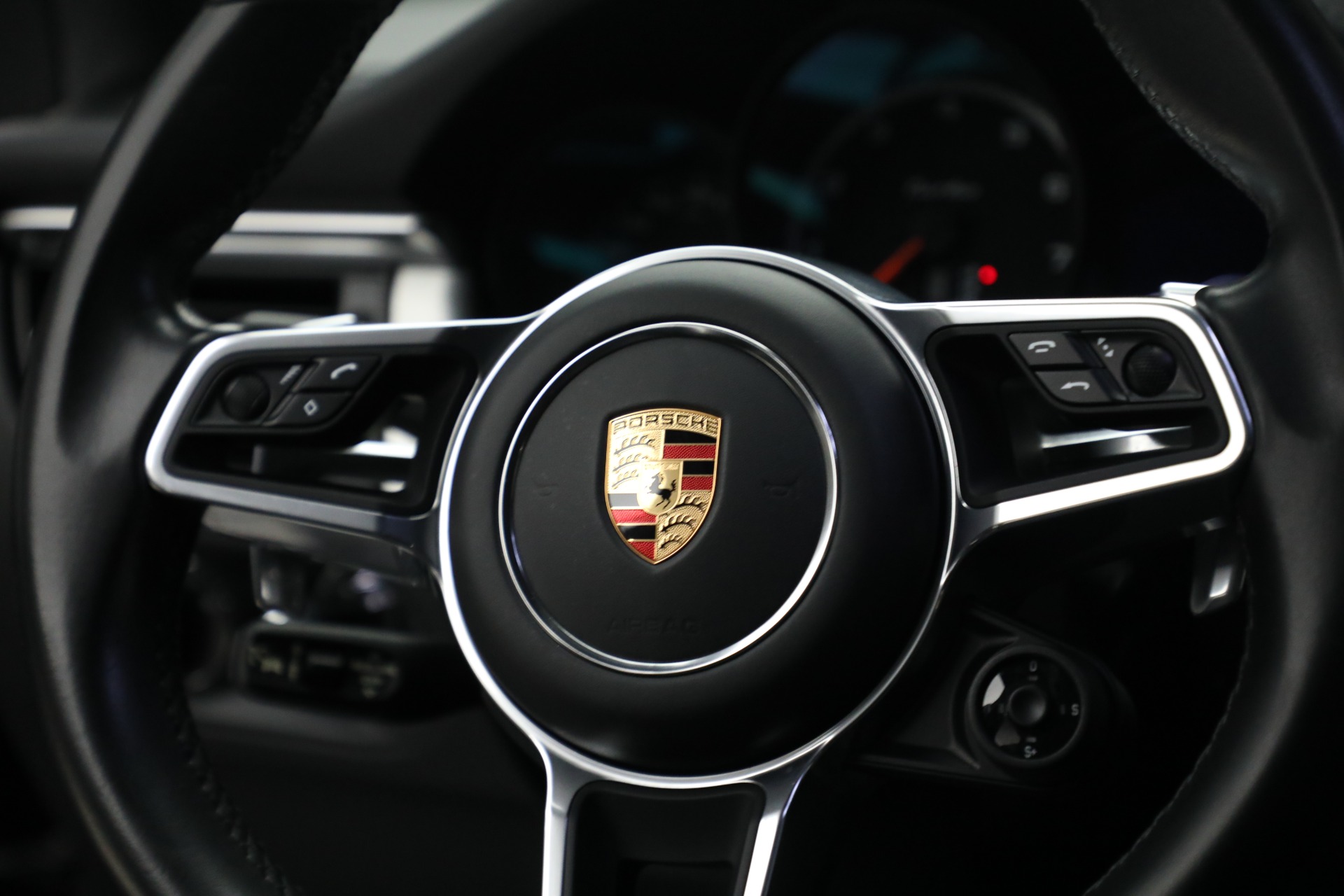 2020 Porsche Macan Turbo photo 28