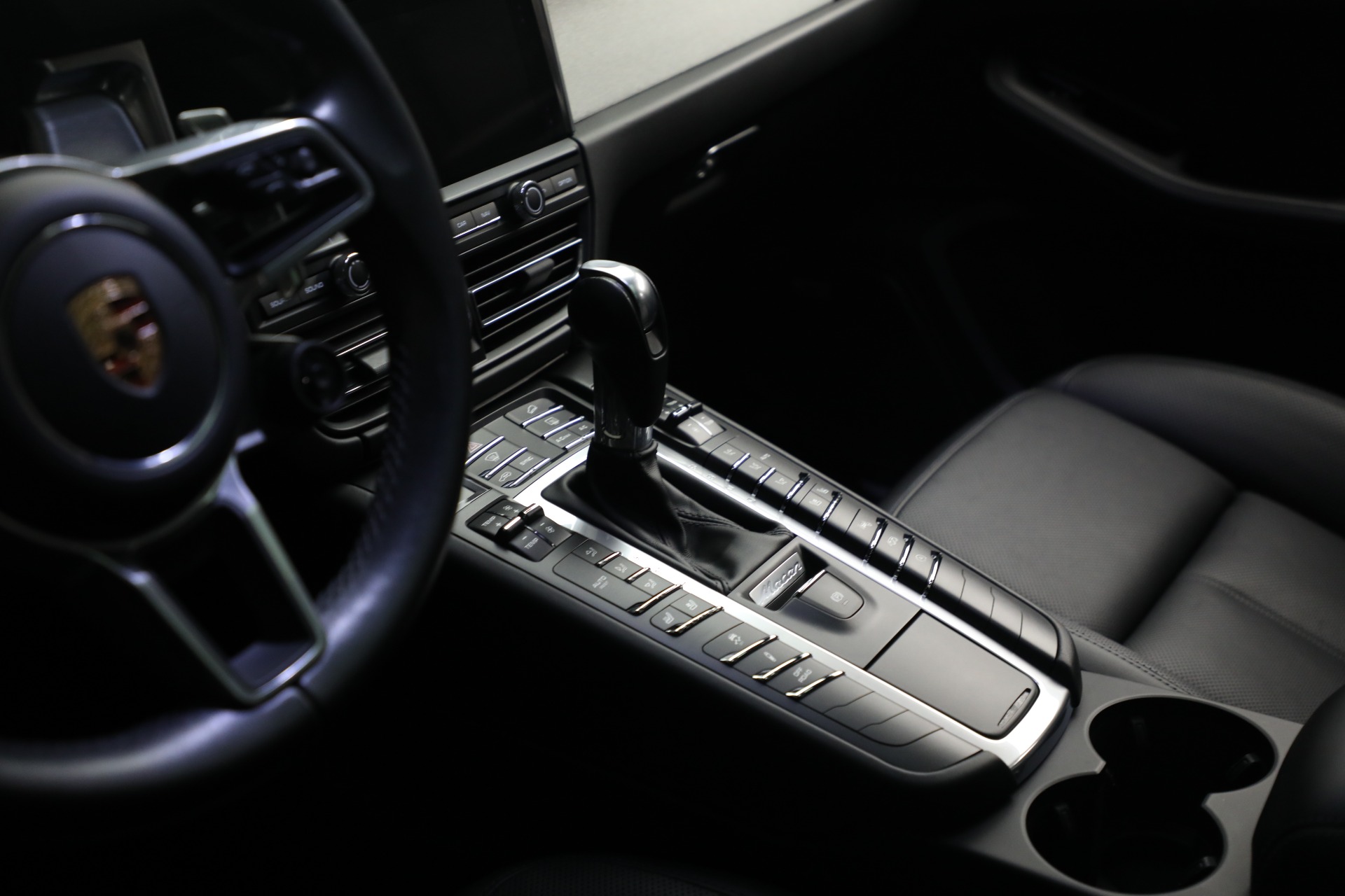 2020 Porsche Macan Turbo photo 30