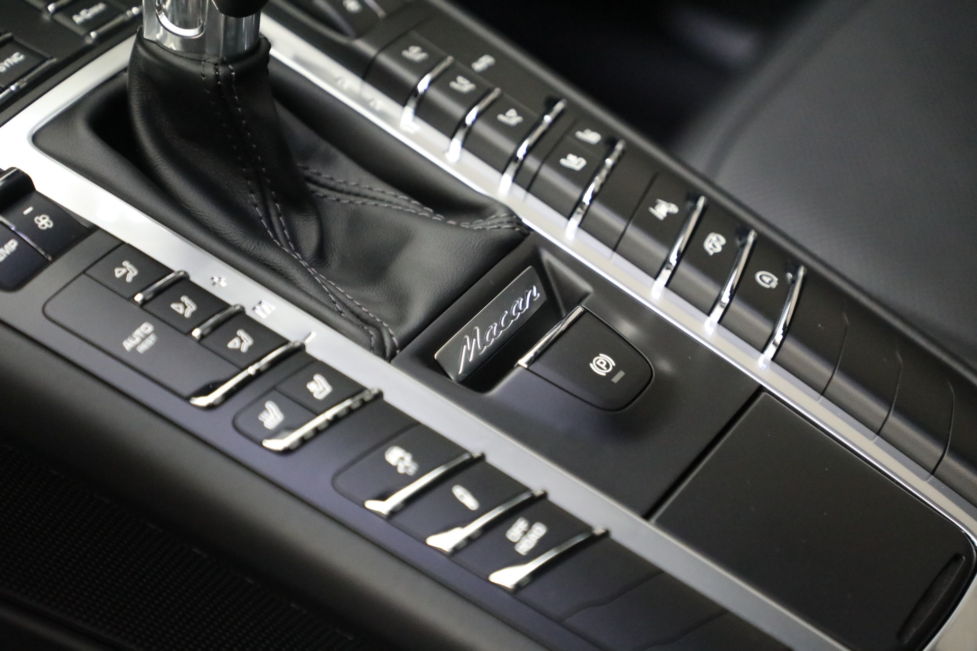 2020 Porsche Macan Turbo photo 31