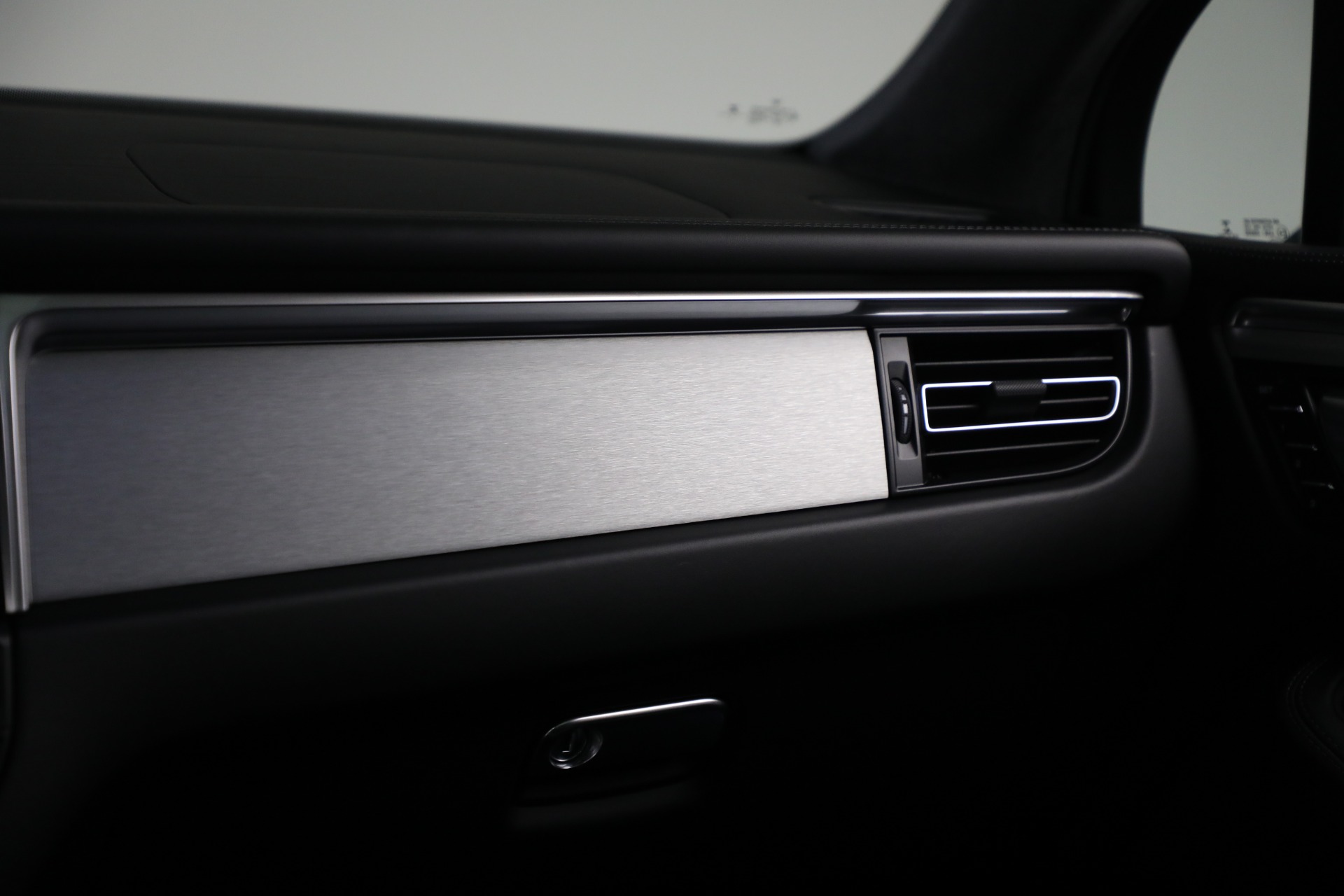 2020 Porsche Macan Turbo photo 32