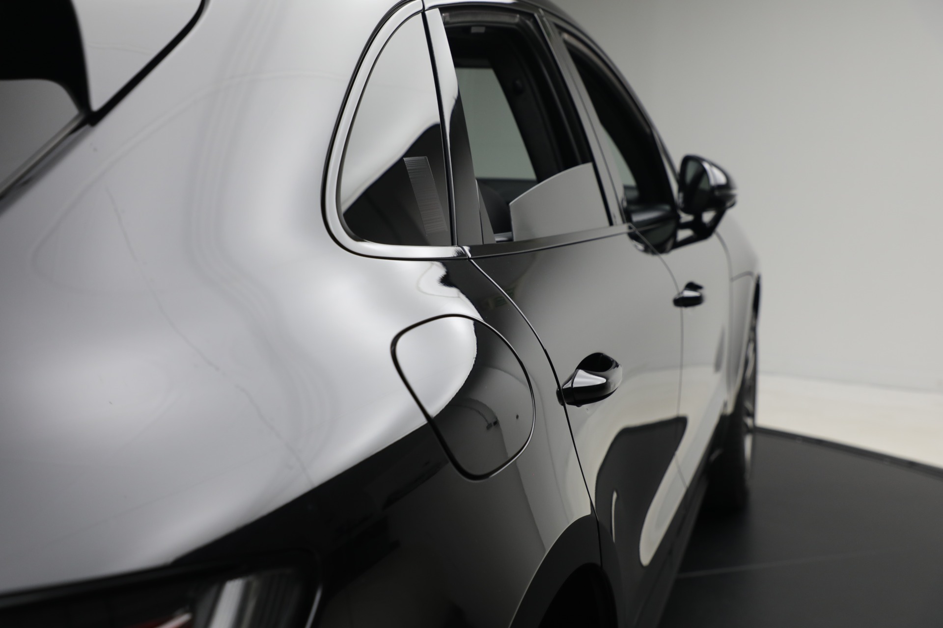 2020 Porsche Macan Turbo photo 36