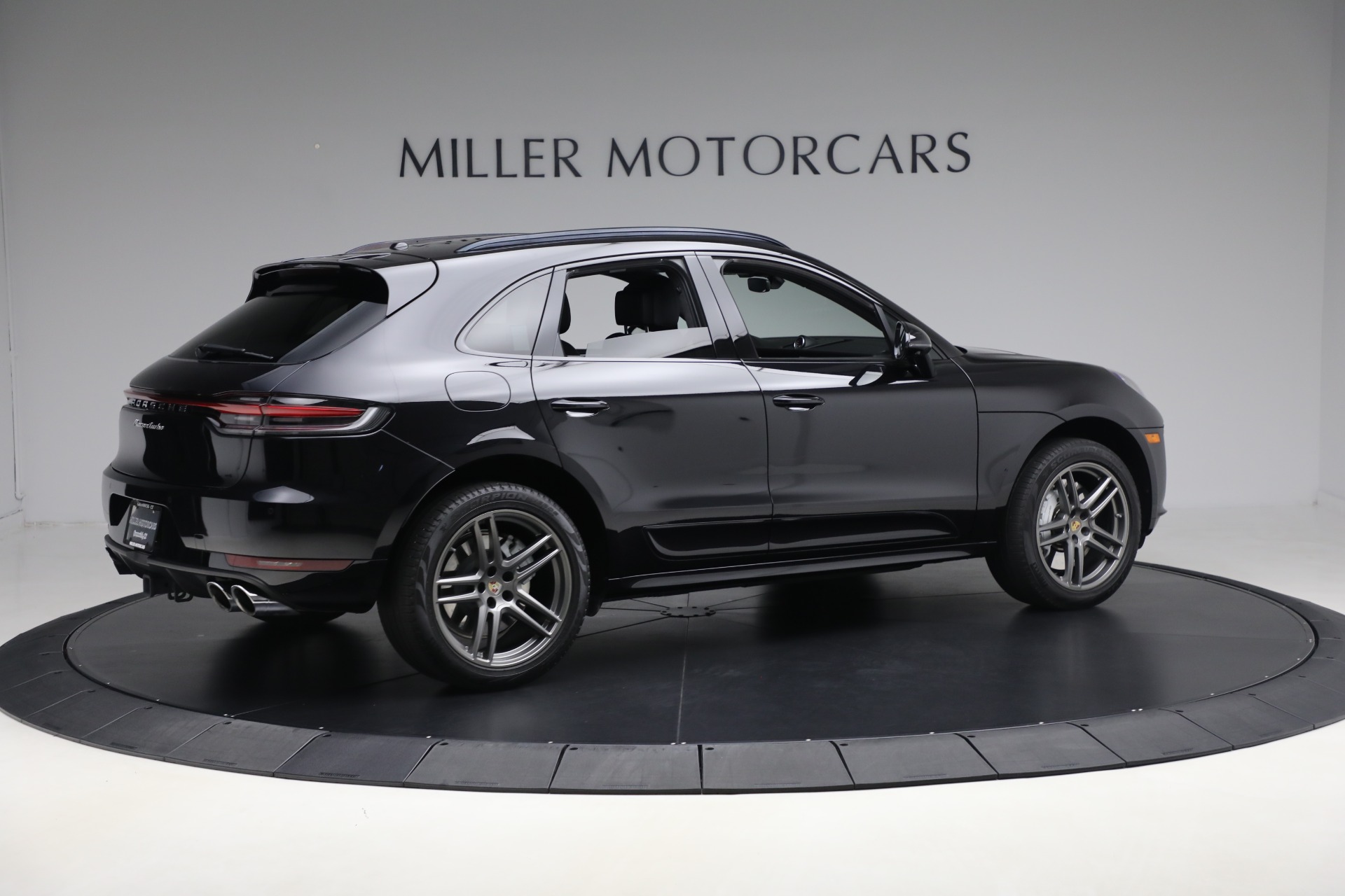 2020 Porsche Macan Turbo photo 8
