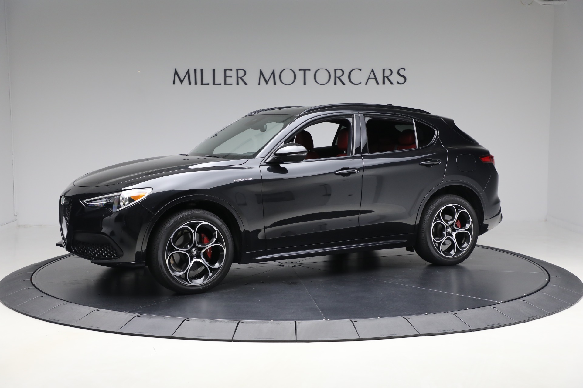 2022 Alfa Romeo Stelvio Ti Sport photo 2