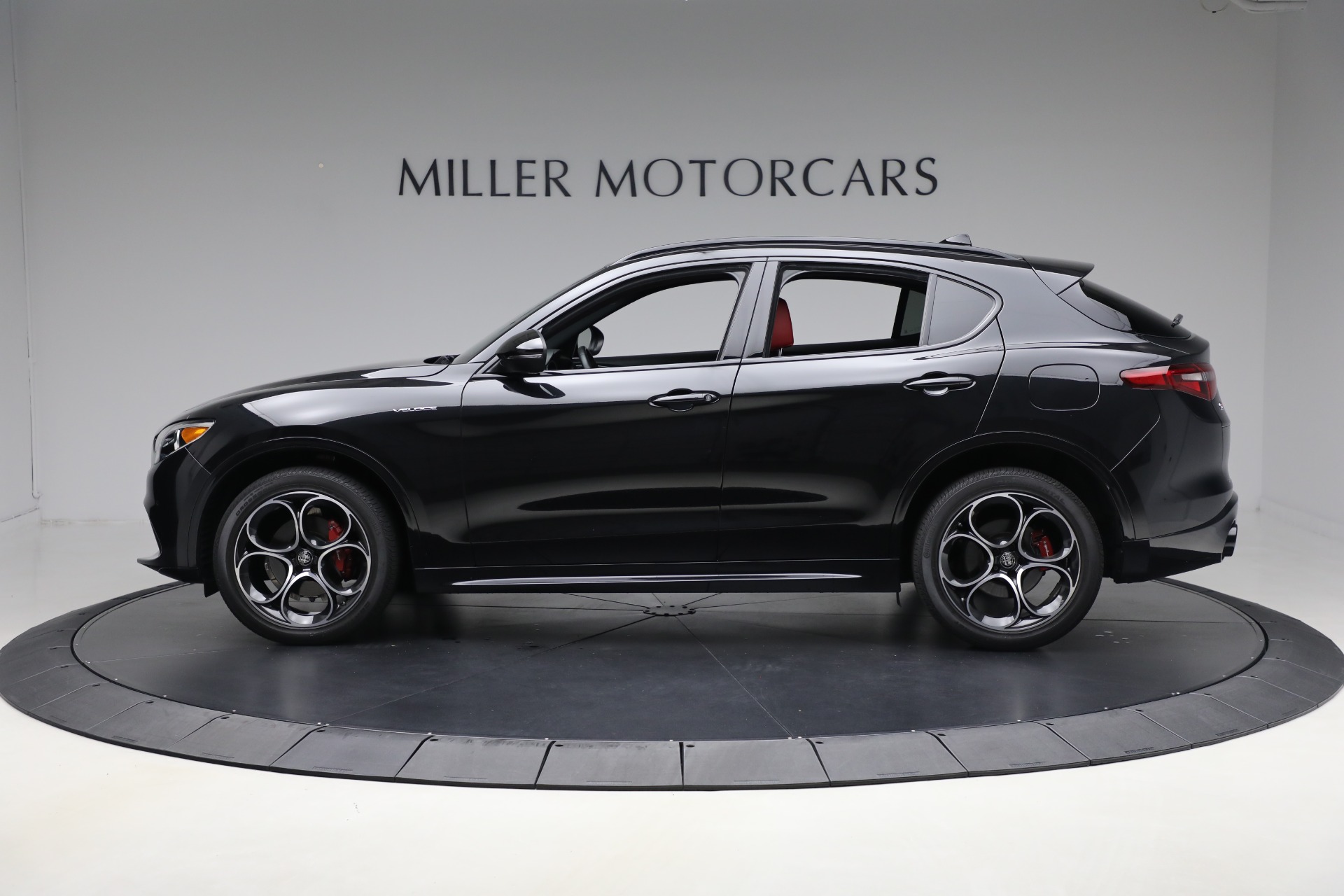 2022 Alfa Romeo Stelvio Ti Sport photo 3