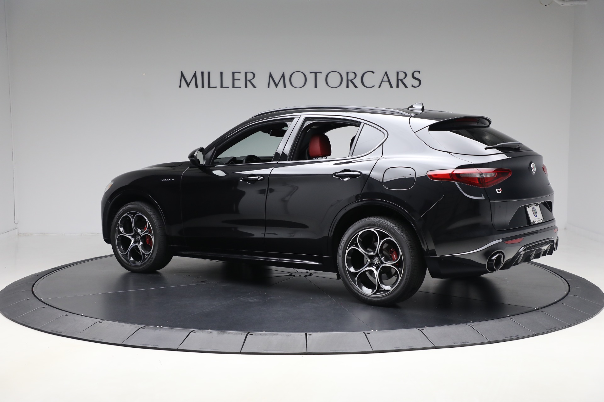 2022 Alfa Romeo Stelvio Ti Sport photo 4