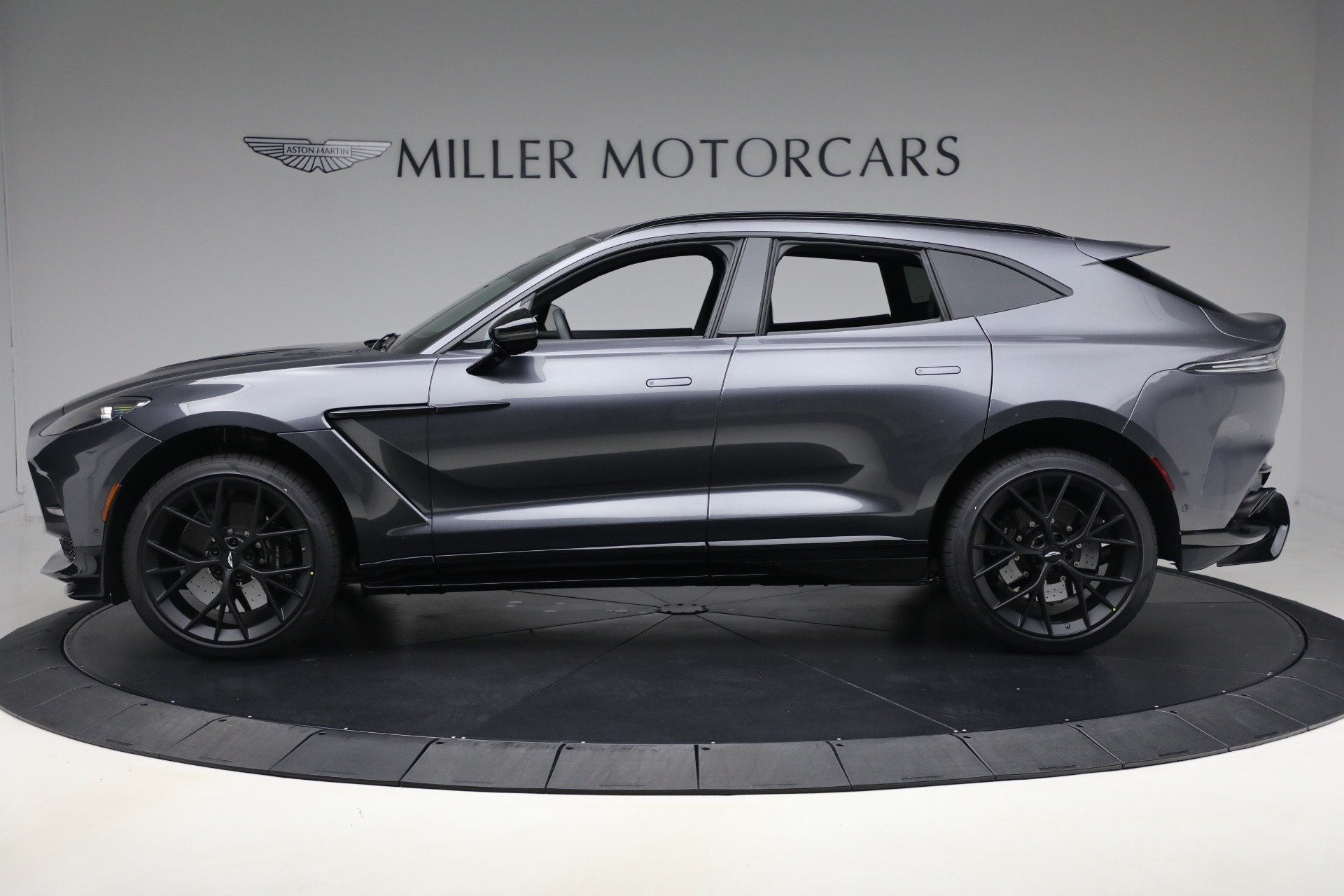 2025 Aston Martin DBX AM8 DBX707 photo 3