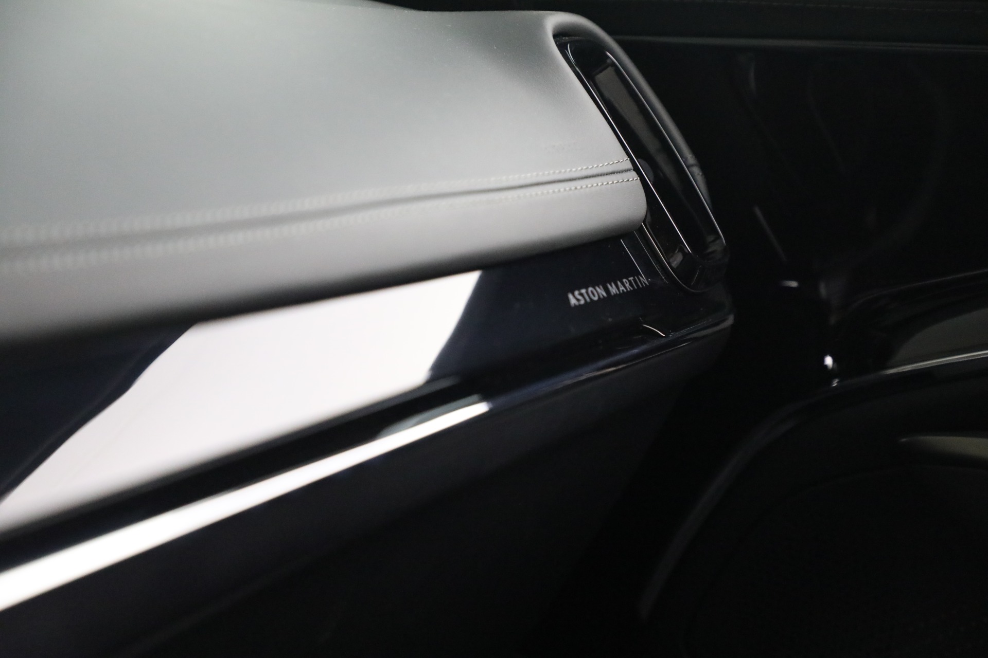 2025 Aston Martin DBX AM8 DBX707 photo 28
