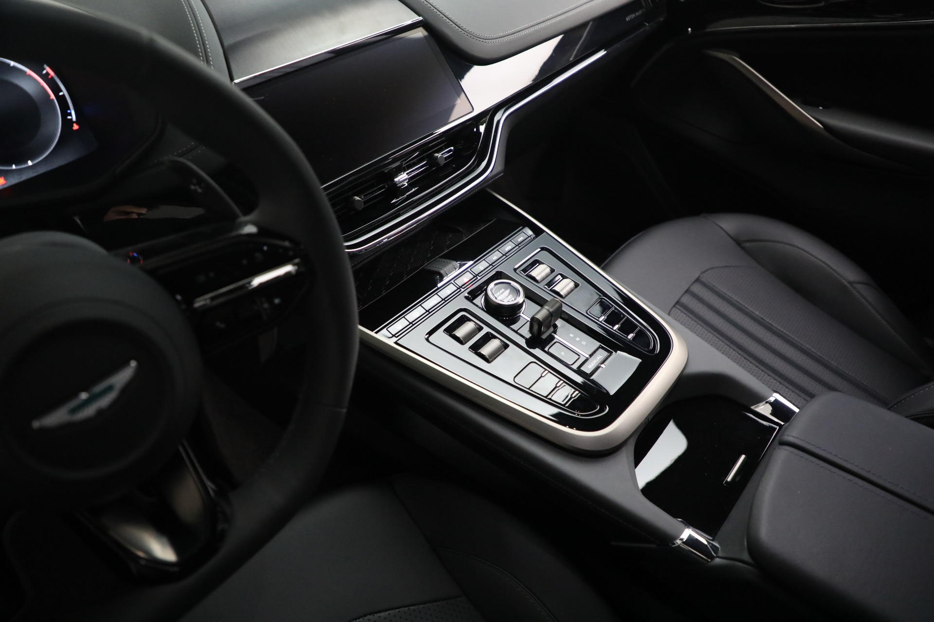 2025 Aston Martin DBX AM8 DBX707 photo 30