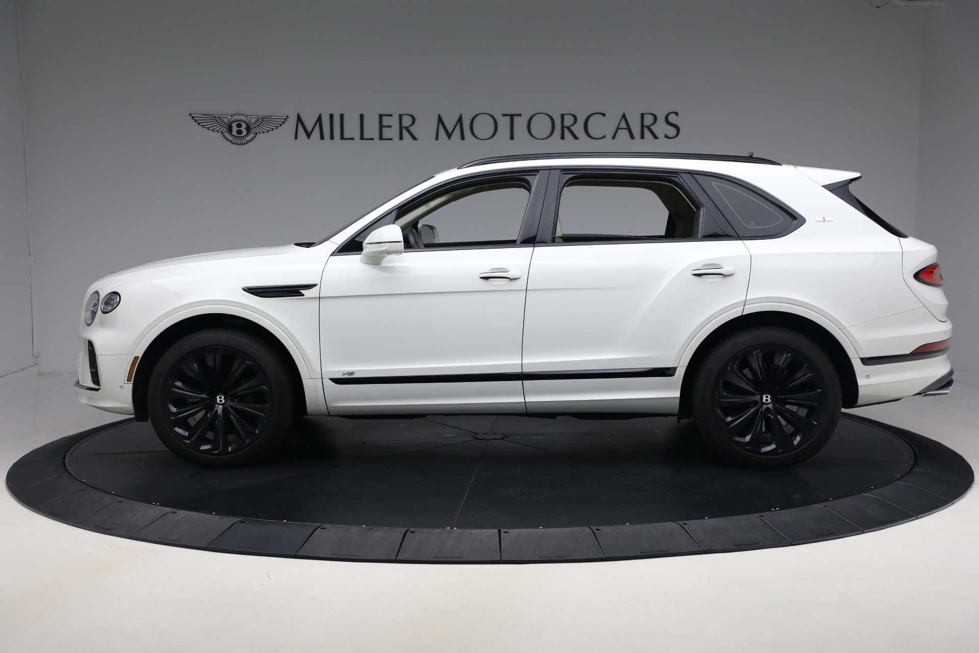 2021 Bentley Bentayga First Edition V8 photo 2