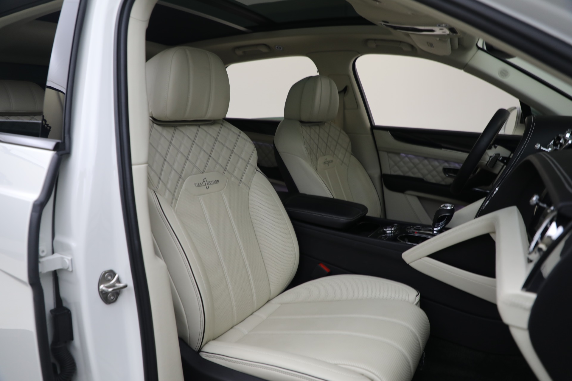 2021 Bentley Bentayga First Edition V8 photo 17