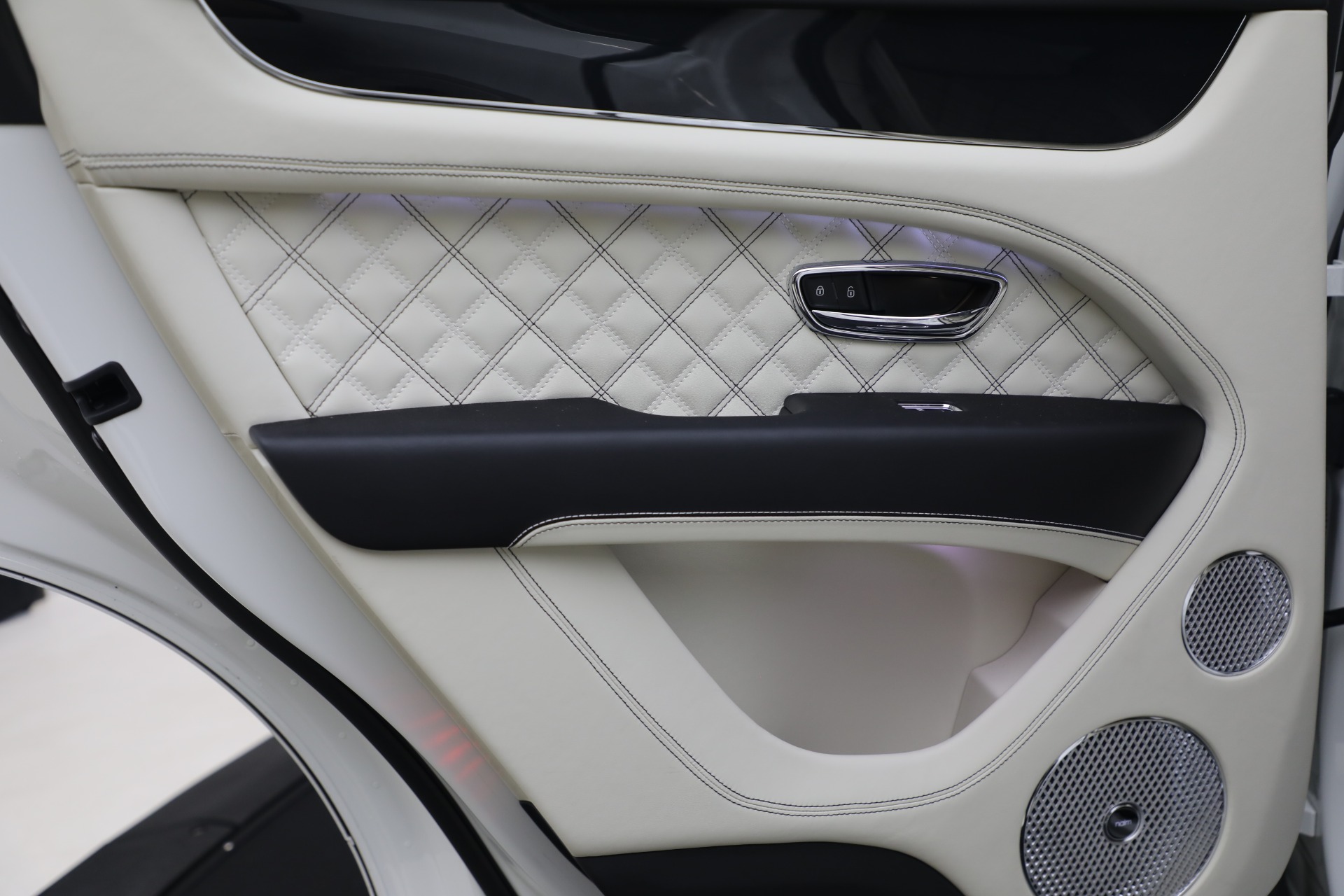 2021 Bentley Bentayga First Edition V8 photo 18