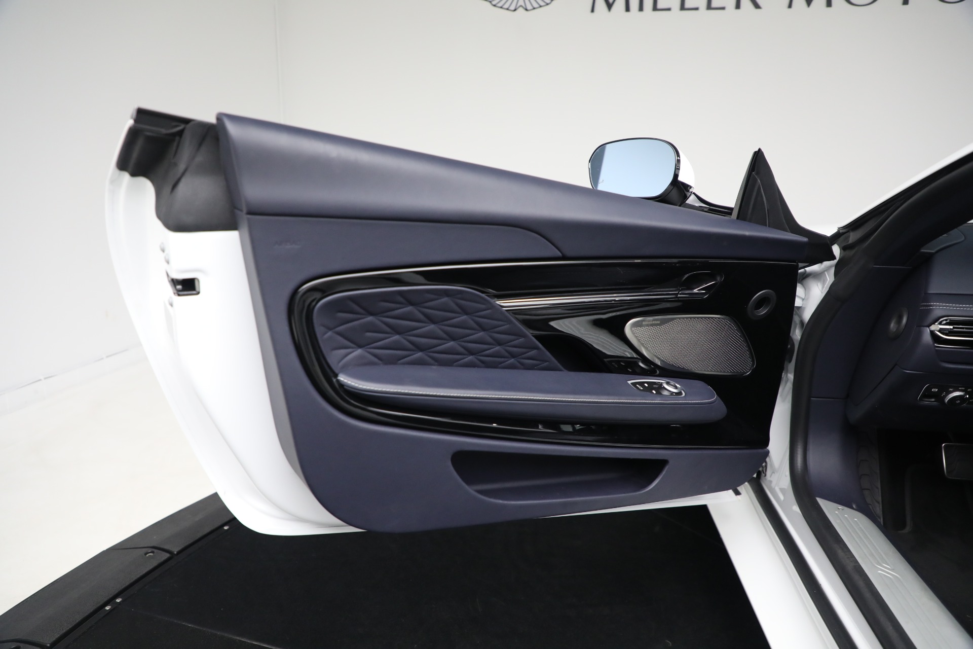 2024 Aston Martin DB12 AM5 photo 18