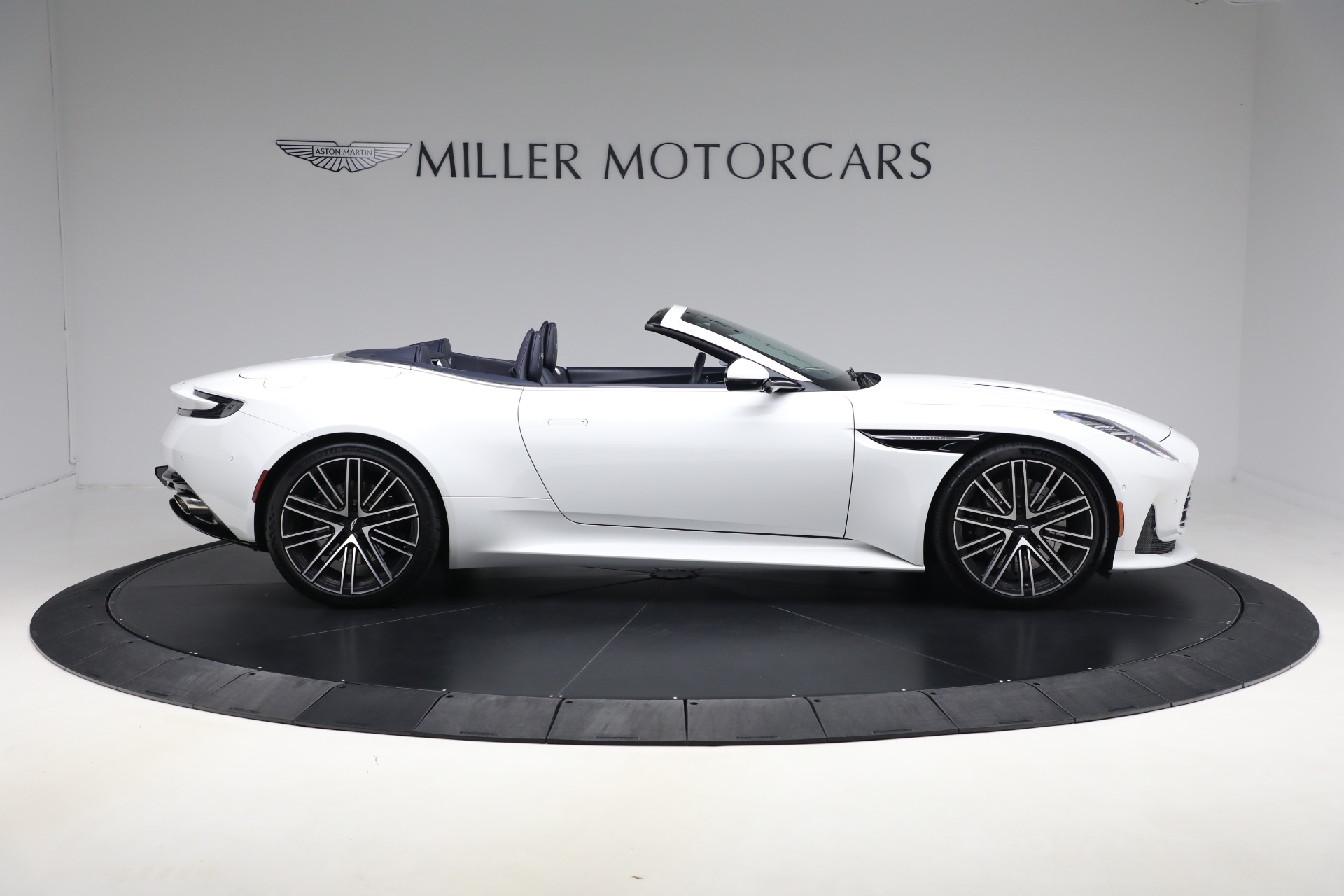2024 Aston Martin DB12 AM5 photo 9
