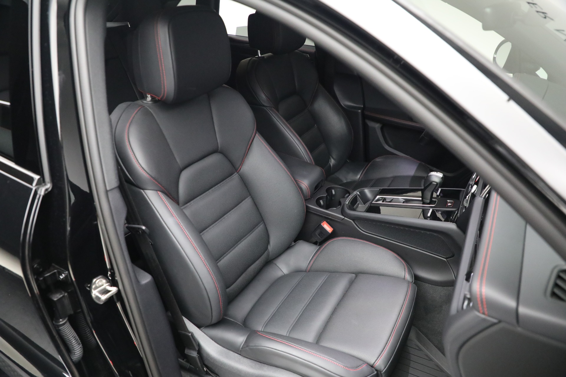 2023 Porsche Macan S photo 18