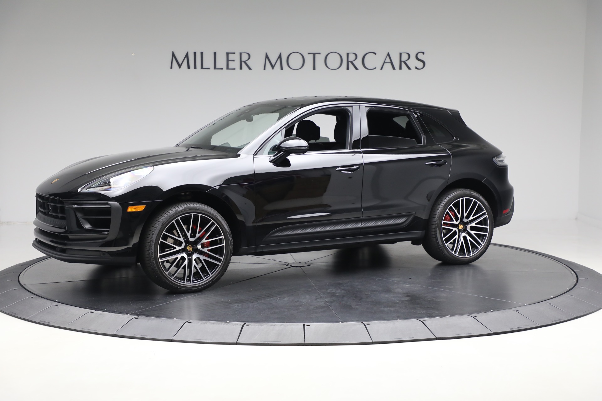 2023 Porsche Macan S photo 2