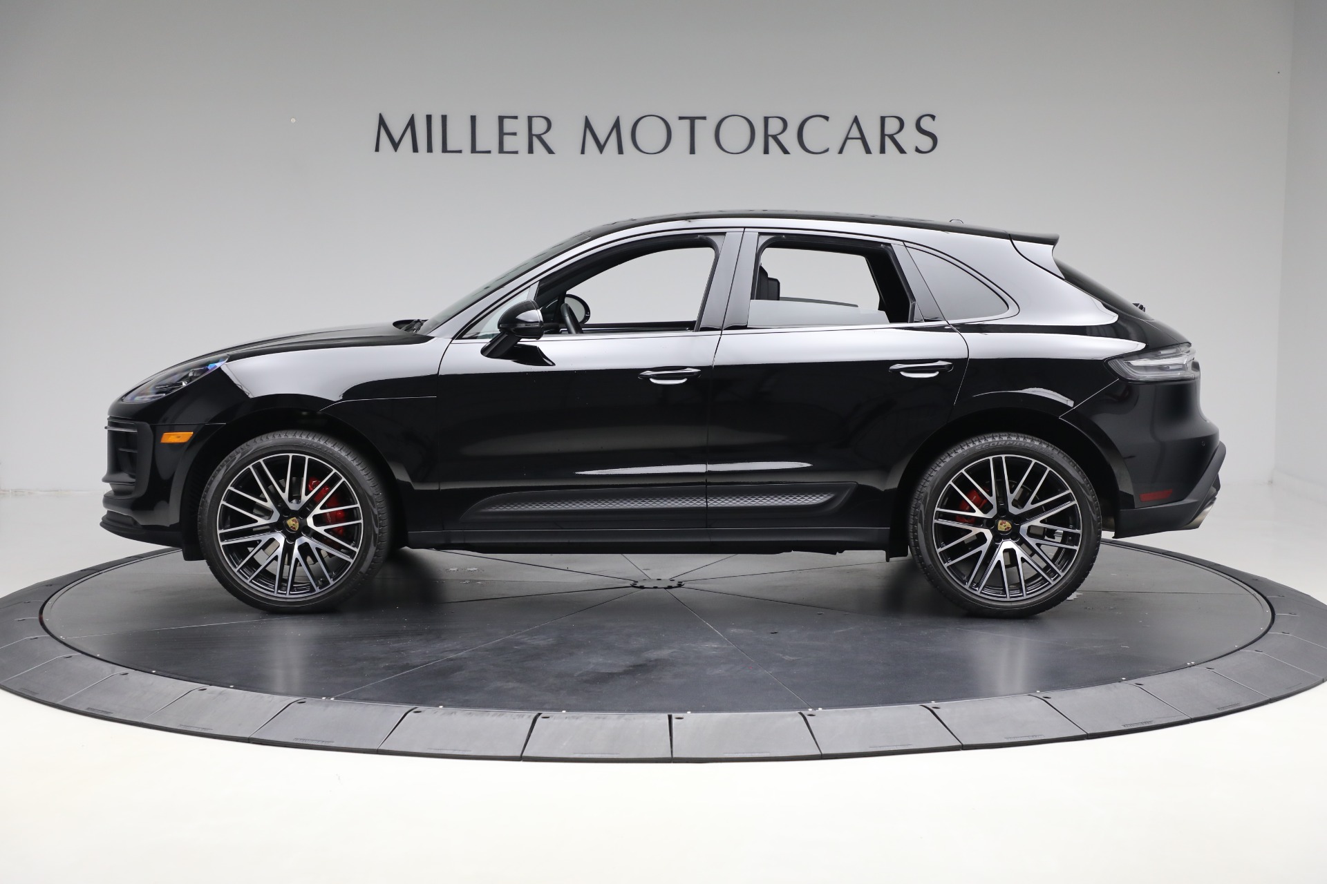 2023 Porsche Macan S photo 3